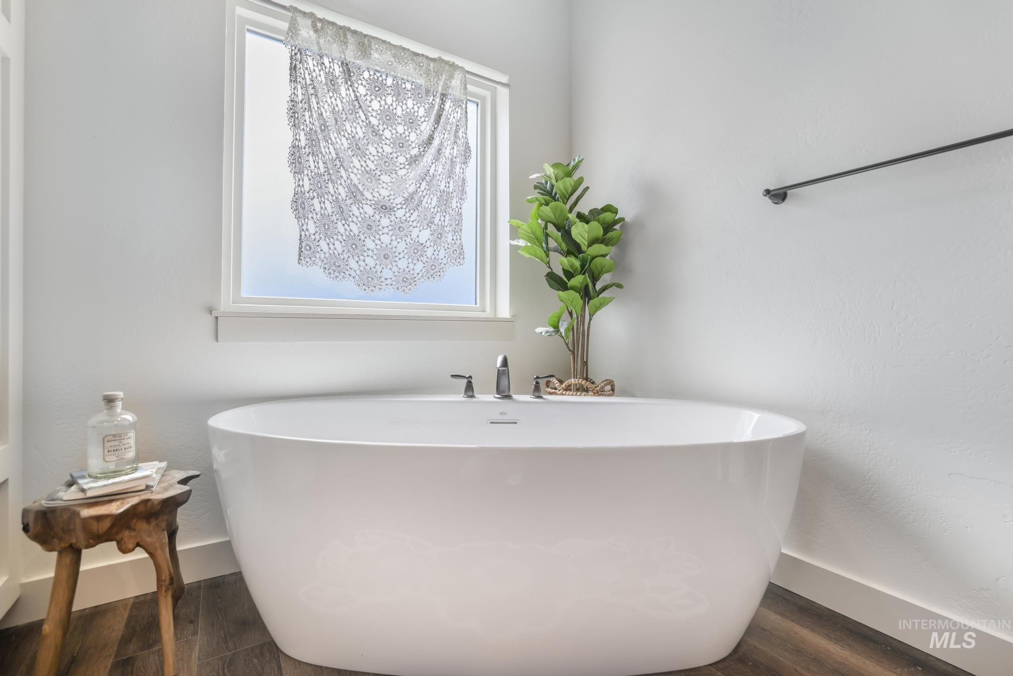 91 W 200 S, Burley, Idaho 83318, 5 Bedrooms, 2.5 Bathrooms, Residential For Sale, Price $699,950,MLS 98948137