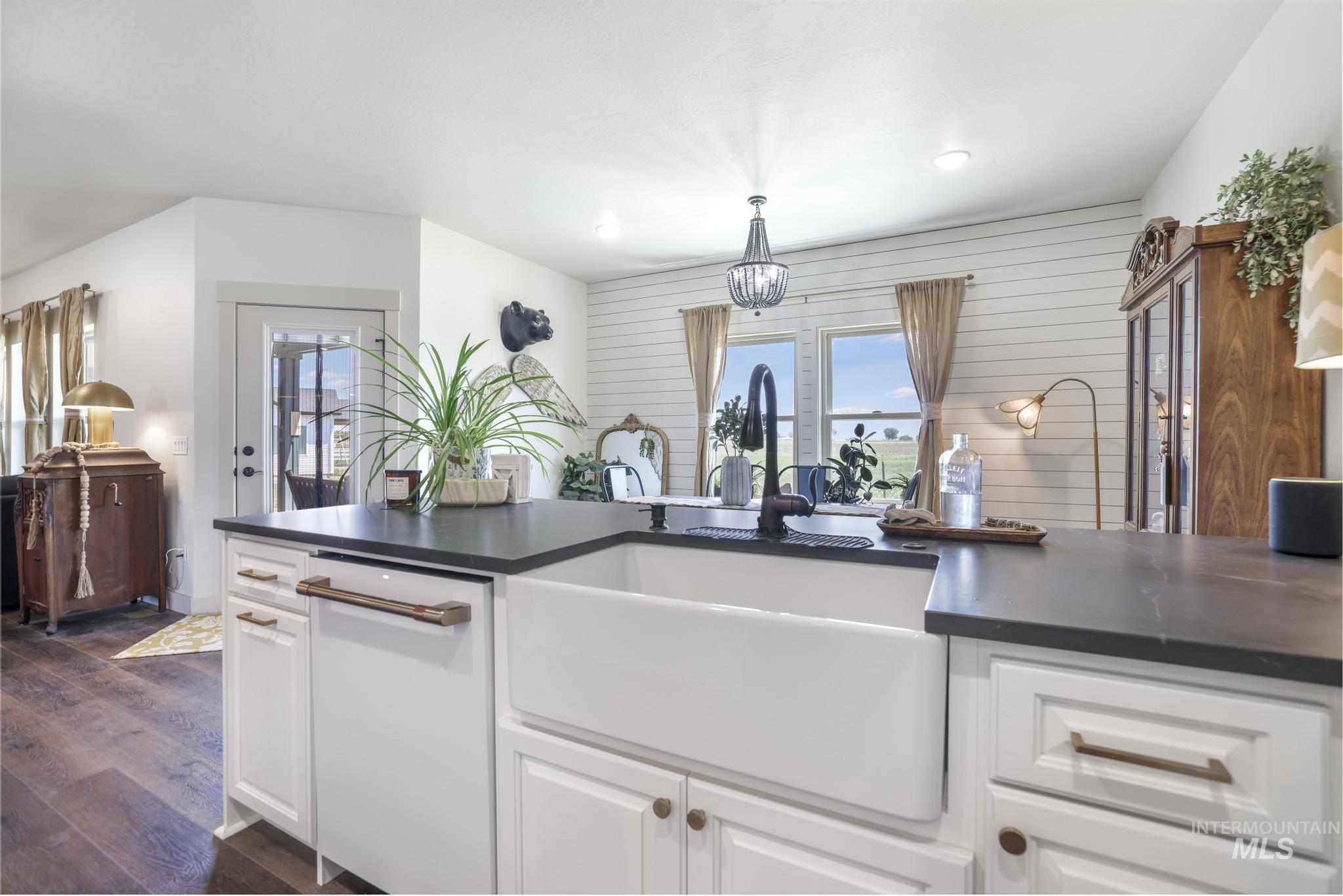 91 W 200 S, Burley, Idaho 83318, 5 Bedrooms, 2.5 Bathrooms, Residential For Sale, Price $699,950,MLS 98948137