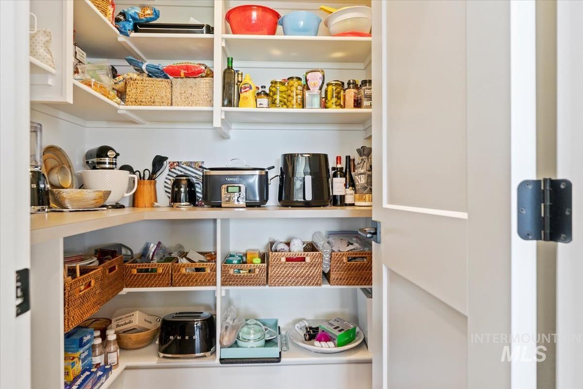 12013 W Zamalek Ct, Kuna, Idaho 83634, 3 Bedrooms, 2 Bathrooms, Residential For Sale, Price $679,900,MLS 98948236