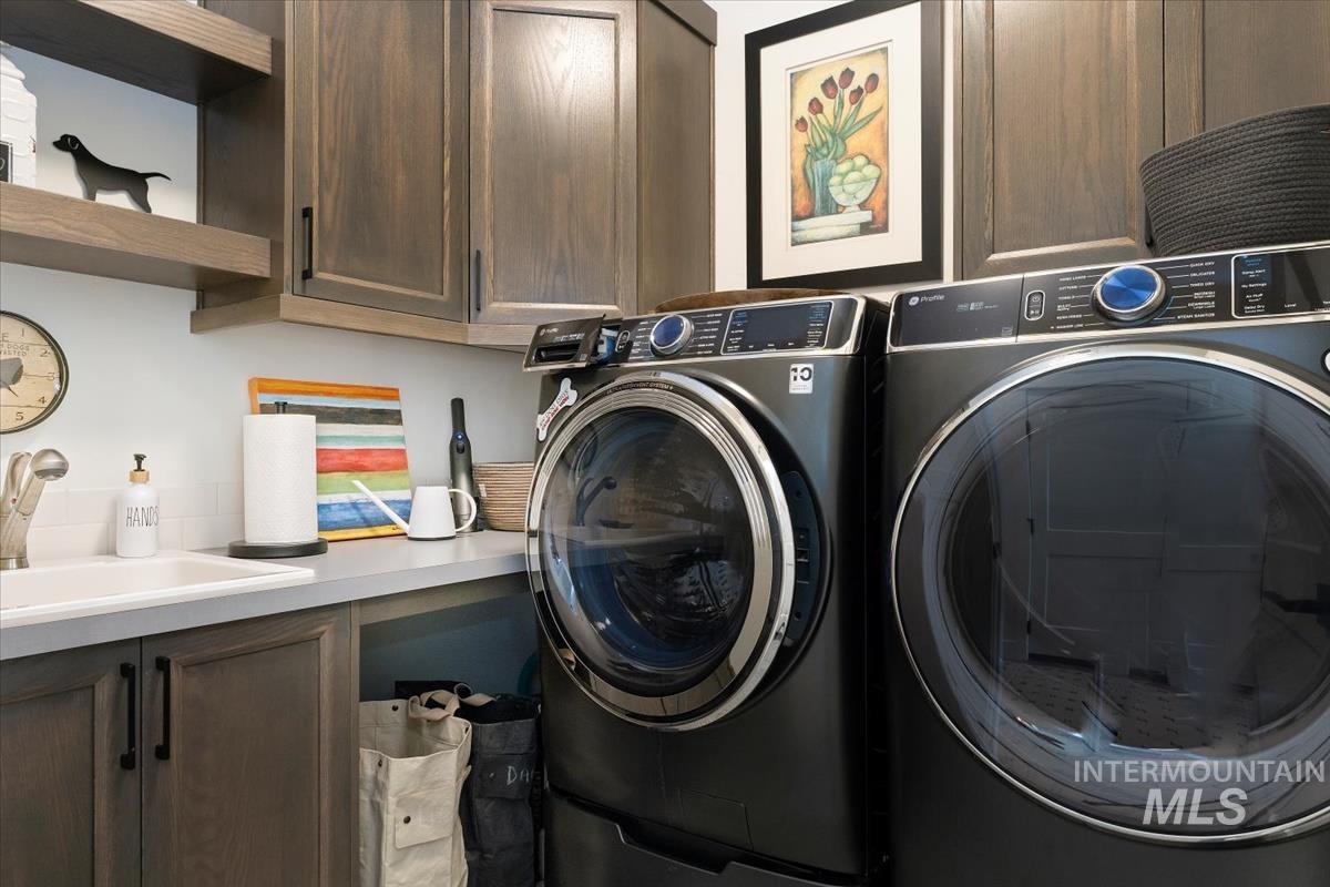 12013 W Zamalek Ct, Kuna, Idaho 83634, 3 Bedrooms, 2 Bathrooms, Residential For Sale, Price $679,900,MLS 98948236