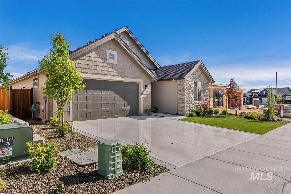 12013 W Zamalek Ct, Kuna, Idaho 83634, 3 Bedrooms, 2 Bathrooms, Residential For Sale, Price $679,900,MLS 98948236