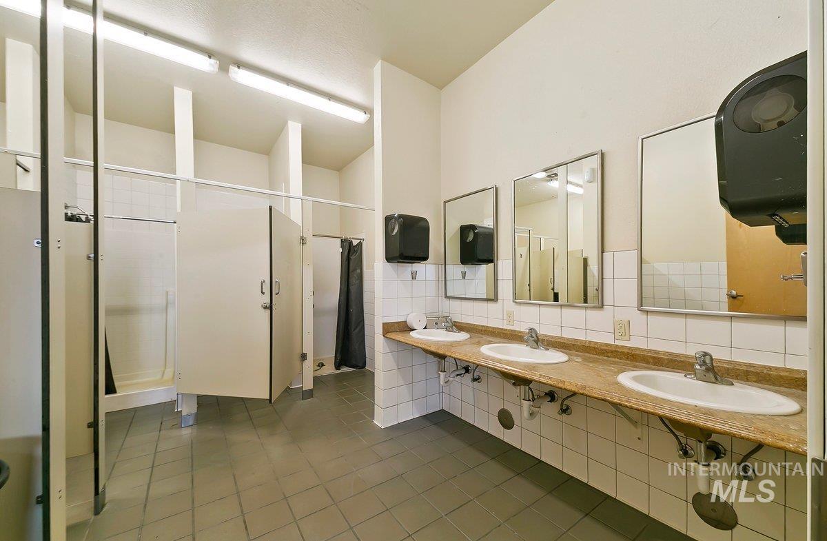 5001 Cherry Gulch Lane, Emmett, Idaho 83617, 10 Bedrooms, 20 Bathrooms, Residential For Sale, Price $3,750,000,MLS 98948292