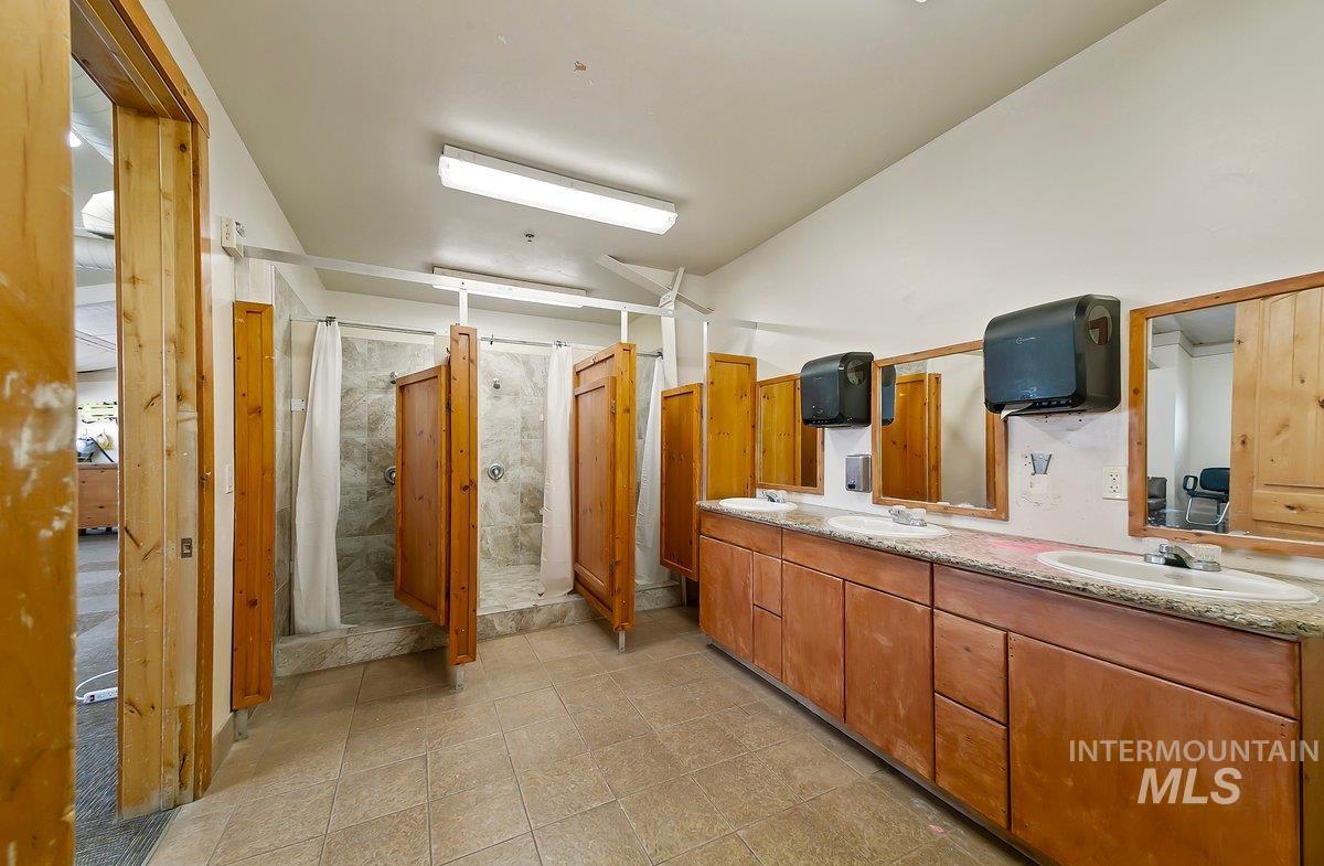 5001 Cherry Gulch Lane, Emmett, Idaho 83617, 10 Bedrooms, 20 Bathrooms, Residential For Sale, Price $3,750,000,MLS 98948292