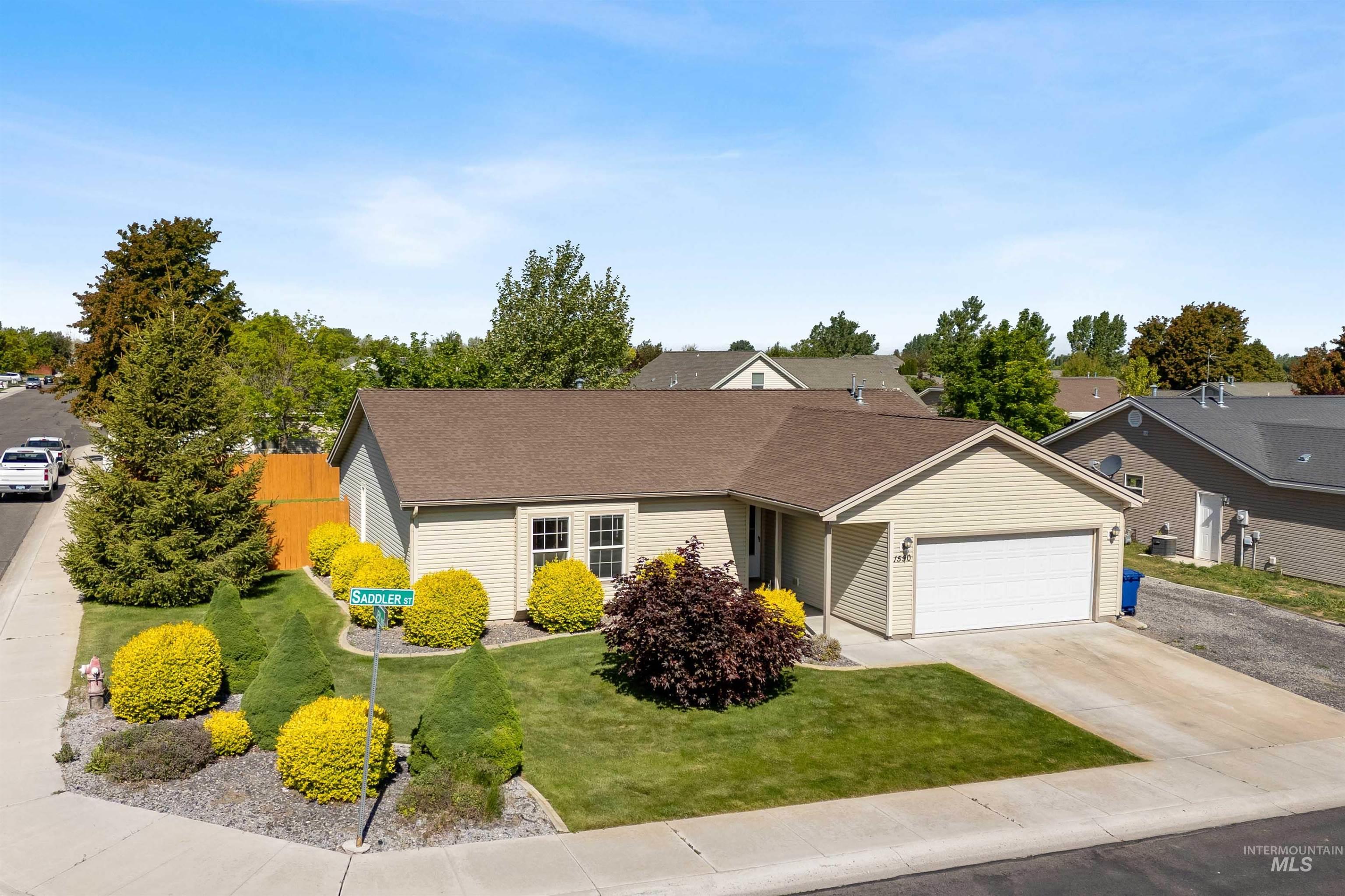 1590 Saddler Street, Twin Falls, Idaho 83301, 3 Bedrooms, 2 Bathrooms, Residential For Sale, Price $376,000,MLS 98948434