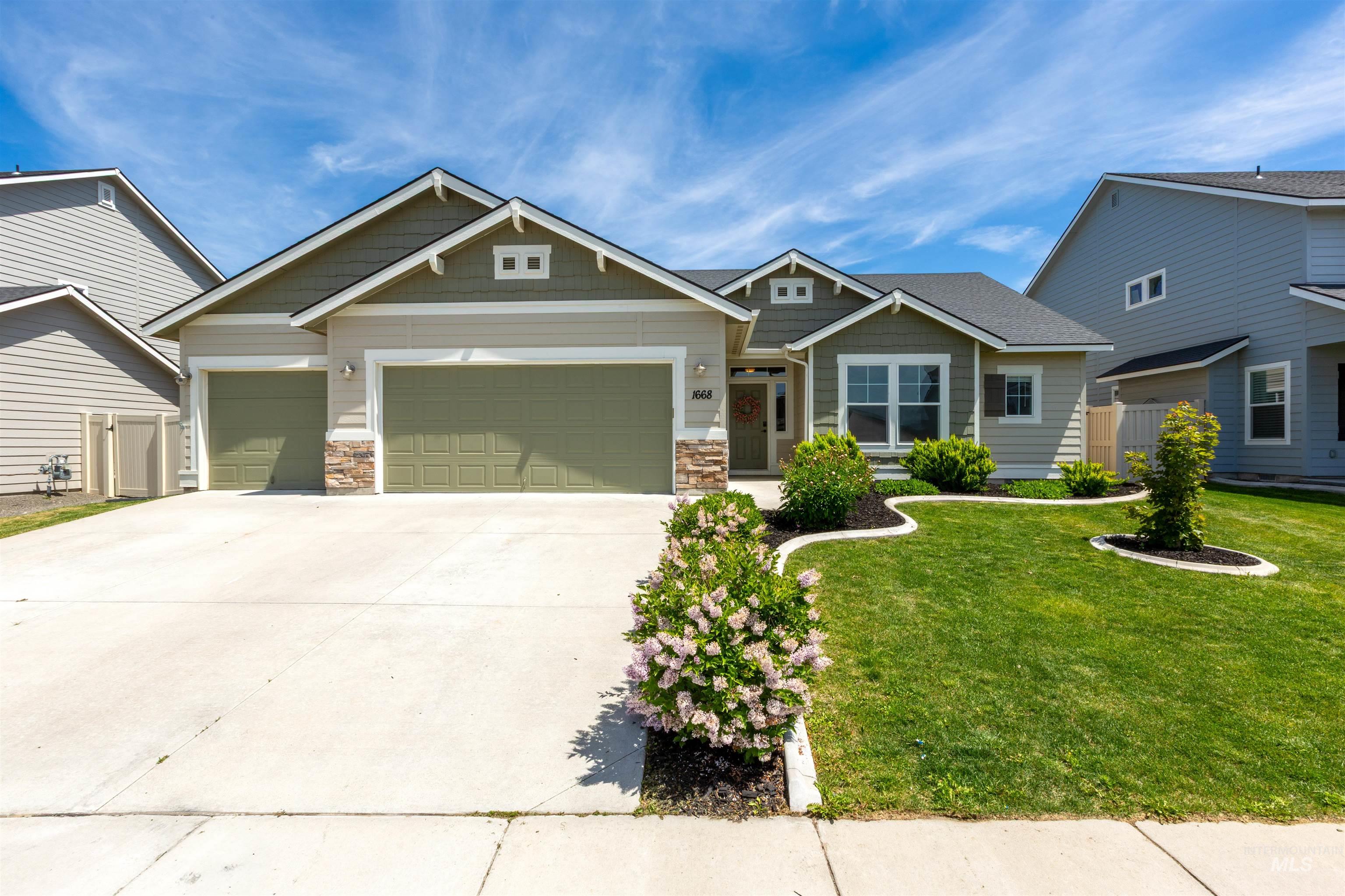 1668 N Veridian, Kuna, Idaho 83634, 4 Bedrooms, 2 Bathrooms, Residential For Sale, Price $499,000,MLS 98948436