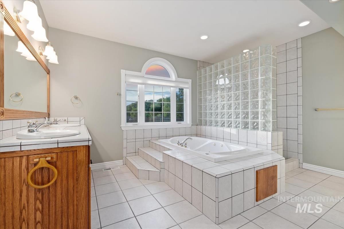 3057 Hwy 71, Cambridge, Idaho 83610, 4 Bedrooms, 3 Bathrooms, Residential For Sale, Price $1,800,000, 98948466