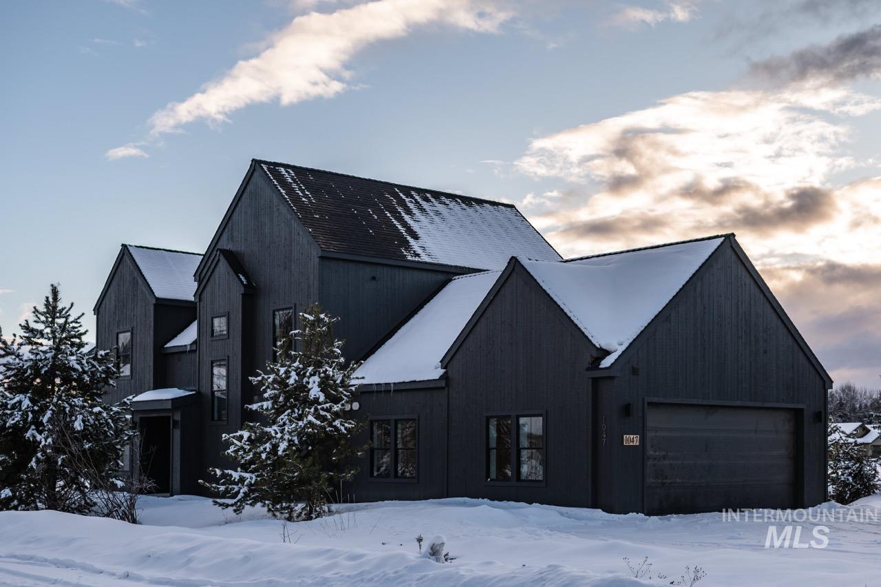 1047 Kaitlyn Loop, McCall, Idaho 83638, 4 Bedrooms, 4.5 Bathrooms, Residential For Sale, Price $1,200,000, 98948508