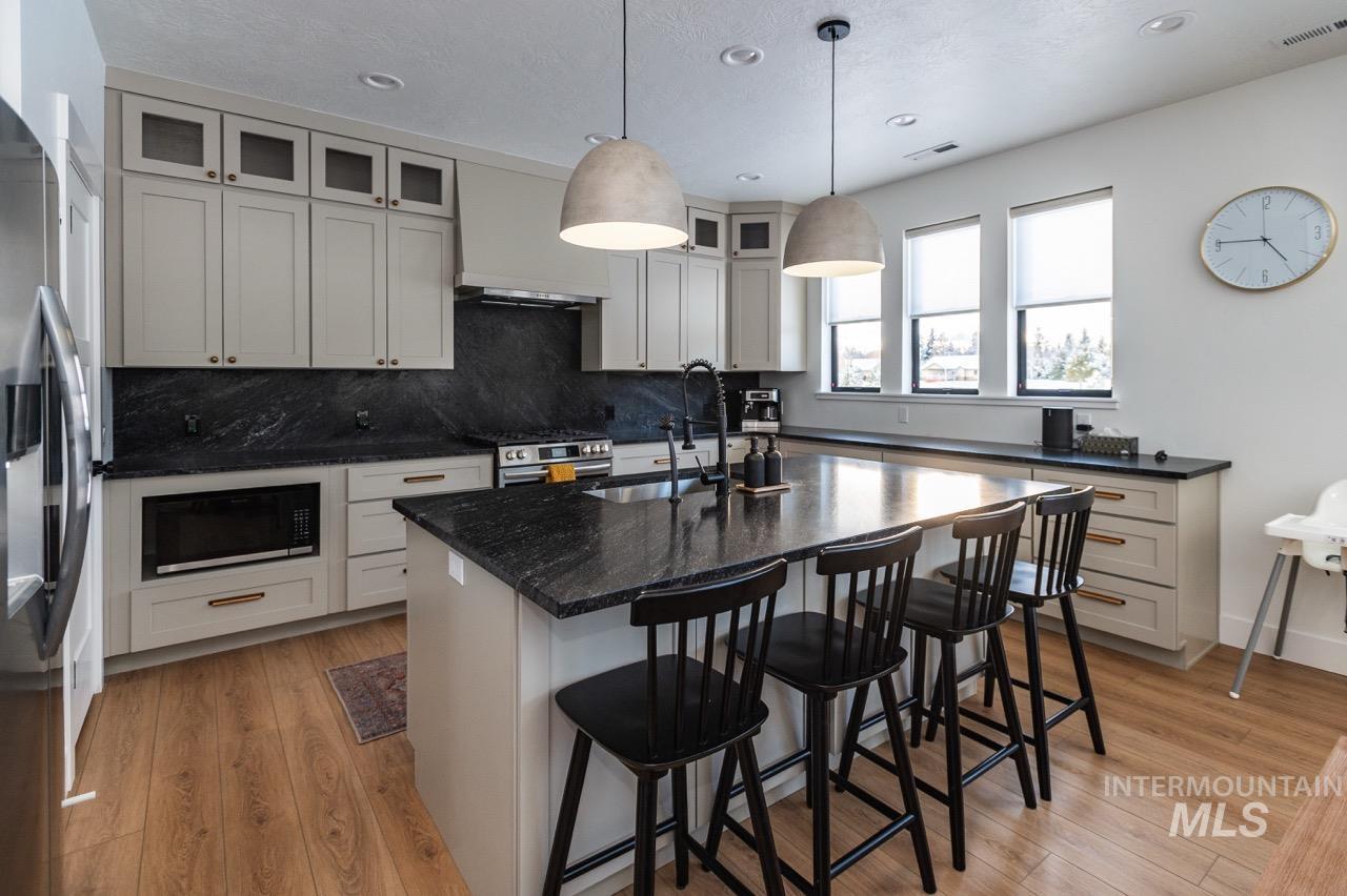 1047 Kaitlyn Loop, McCall, Idaho 83638, 4 Bedrooms, 4.5 Bathrooms, Residential For Sale, Price $1,200,000, 98948508