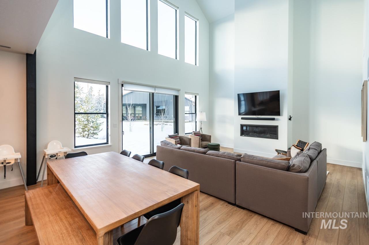 1047 Kaitlyn Loop, McCall, Idaho 83638, 4 Bedrooms, 4.5 Bathrooms, Residential For Sale, Price $1,200,000, 98948508