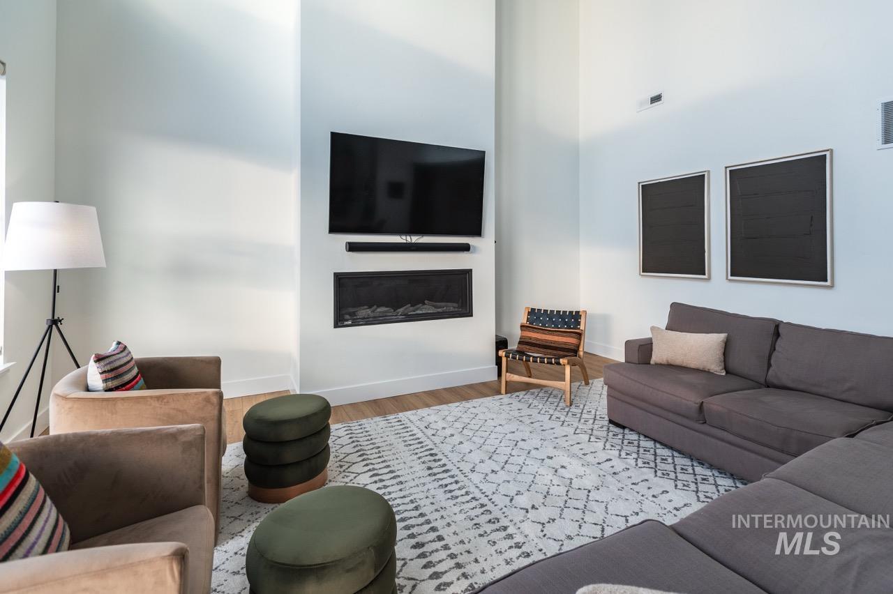 1047 Kaitlyn Loop, McCall, Idaho 83638, 4 Bedrooms, 4.5 Bathrooms, Residential For Sale, Price $1,200,000, 98948508