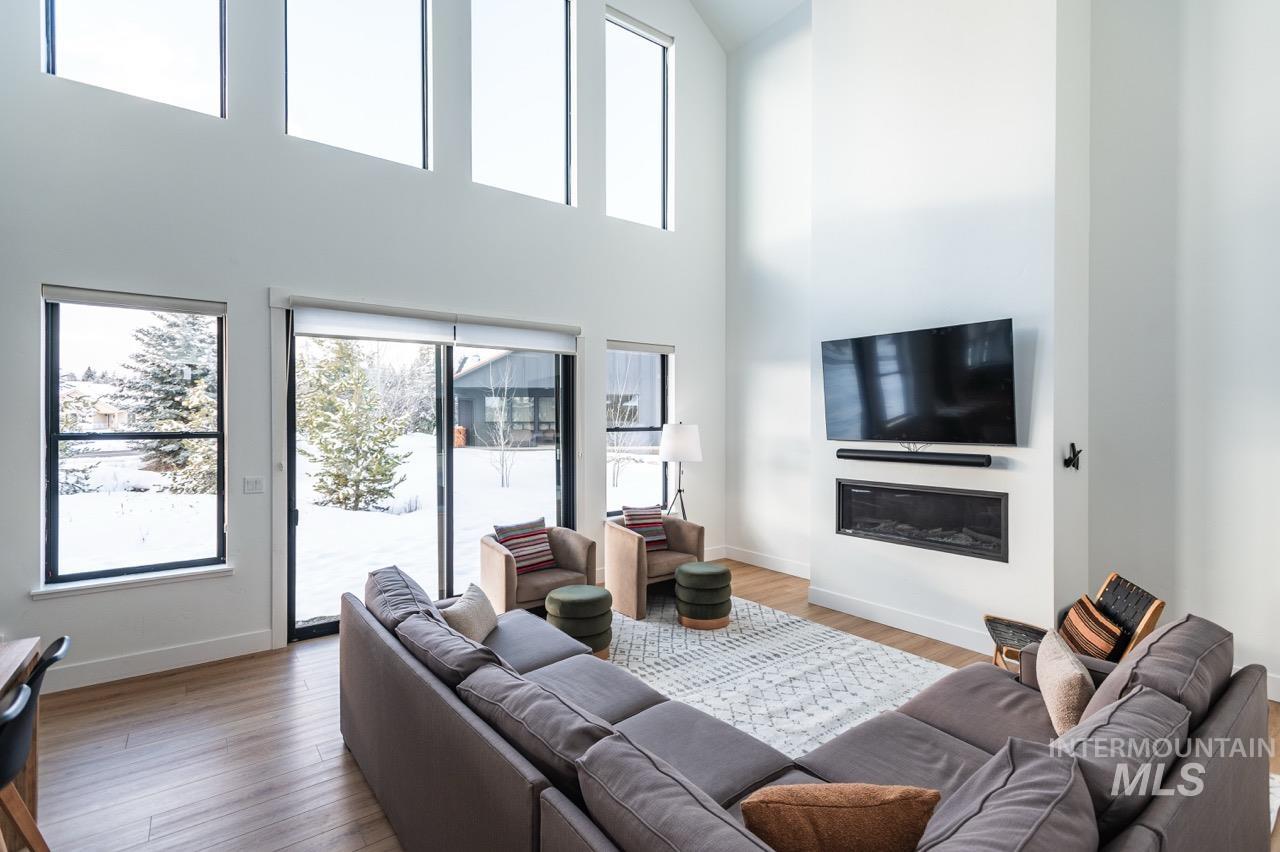 1047 Kaitlyn Loop, McCall, Idaho 83638, 4 Bedrooms, 4.5 Bathrooms, Residential For Sale, Price $1,200,000, 98948508