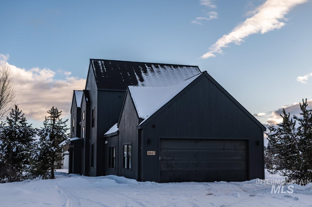 1047 Kaitlyn Loop, McCall, Idaho 83638, 4 Bedrooms, 4.5 Bathrooms, Residential For Sale, Price $1,200,000, 98948508