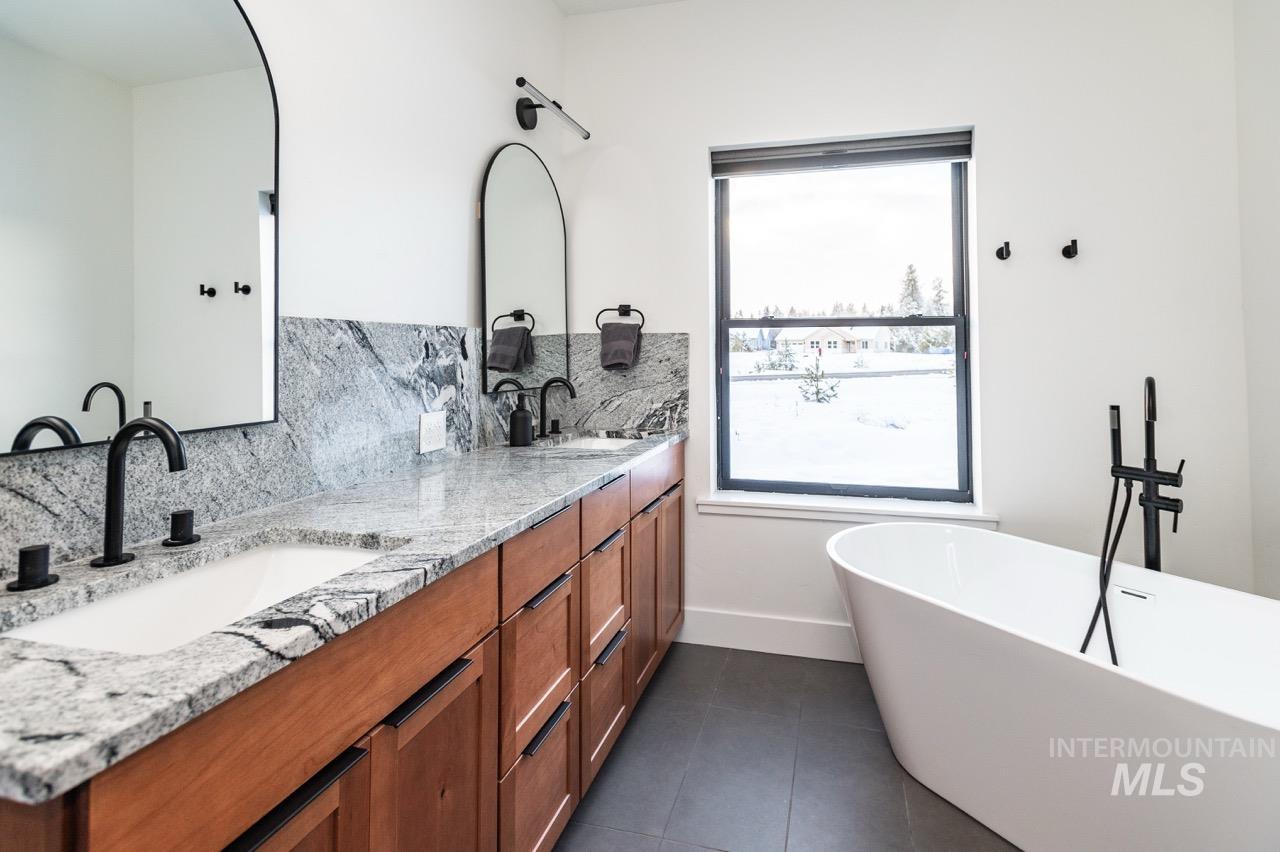 1047 Kaitlyn Loop, McCall, Idaho 83638, 4 Bedrooms, 4.5 Bathrooms, Residential For Sale, Price $1,200,000, 98948508