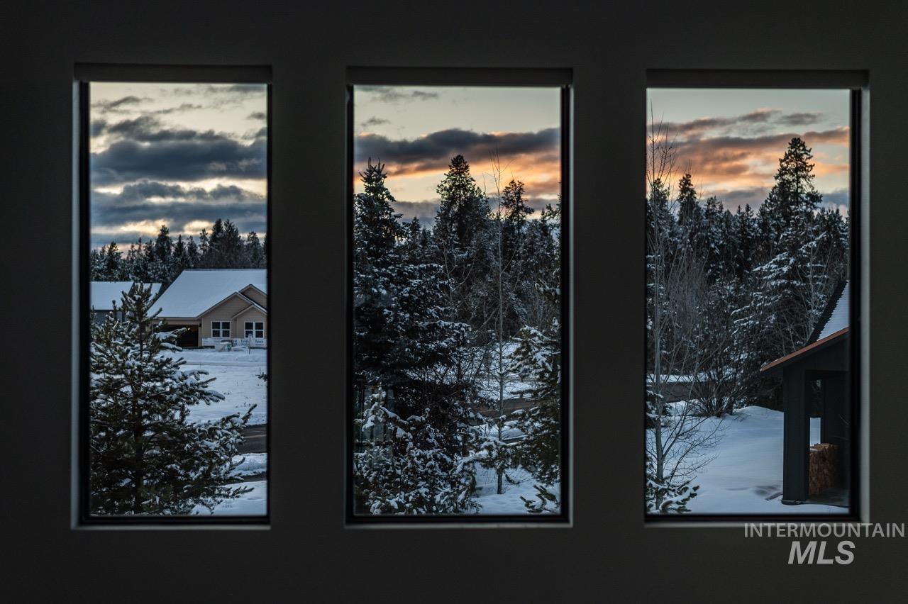 1047 Kaitlyn Loop, McCall, Idaho 83638, 4 Bedrooms, 4.5 Bathrooms, Residential For Sale, Price $1,200,000, 98948508