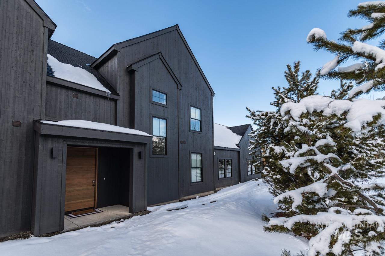 1047 Kaitlyn Loop, McCall, Idaho 83638, 4 Bedrooms, 4.5 Bathrooms, Residential For Sale, Price $1,200,000, 98948508