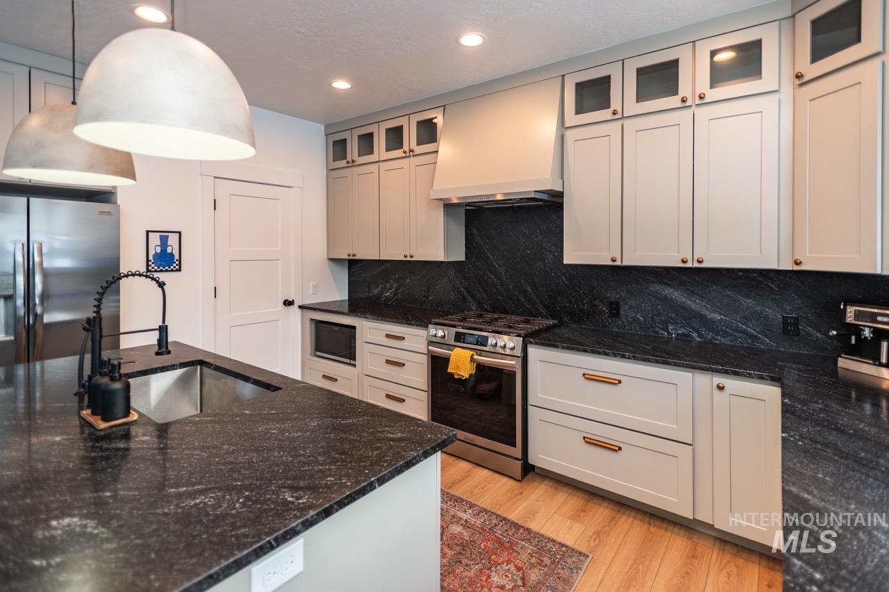 1047 Kaitlyn Loop, McCall, Idaho 83638, 4 Bedrooms, 4.5 Bathrooms, Residential For Sale, Price $1,200,000, 98948508