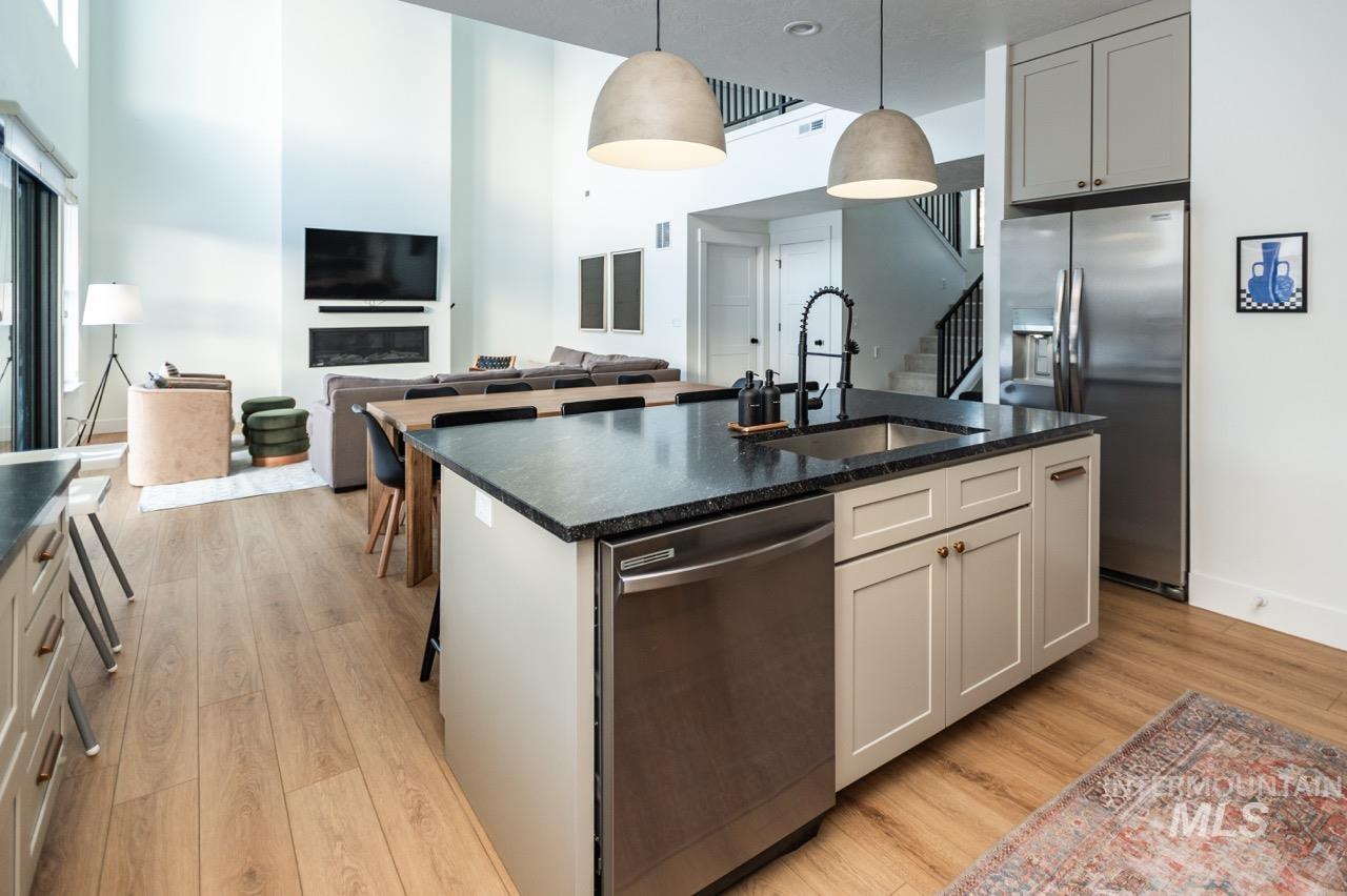 1047 Kaitlyn Loop, McCall, Idaho 83638, 4 Bedrooms, 4.5 Bathrooms, Residential For Sale, Price $1,200,000, 98948508