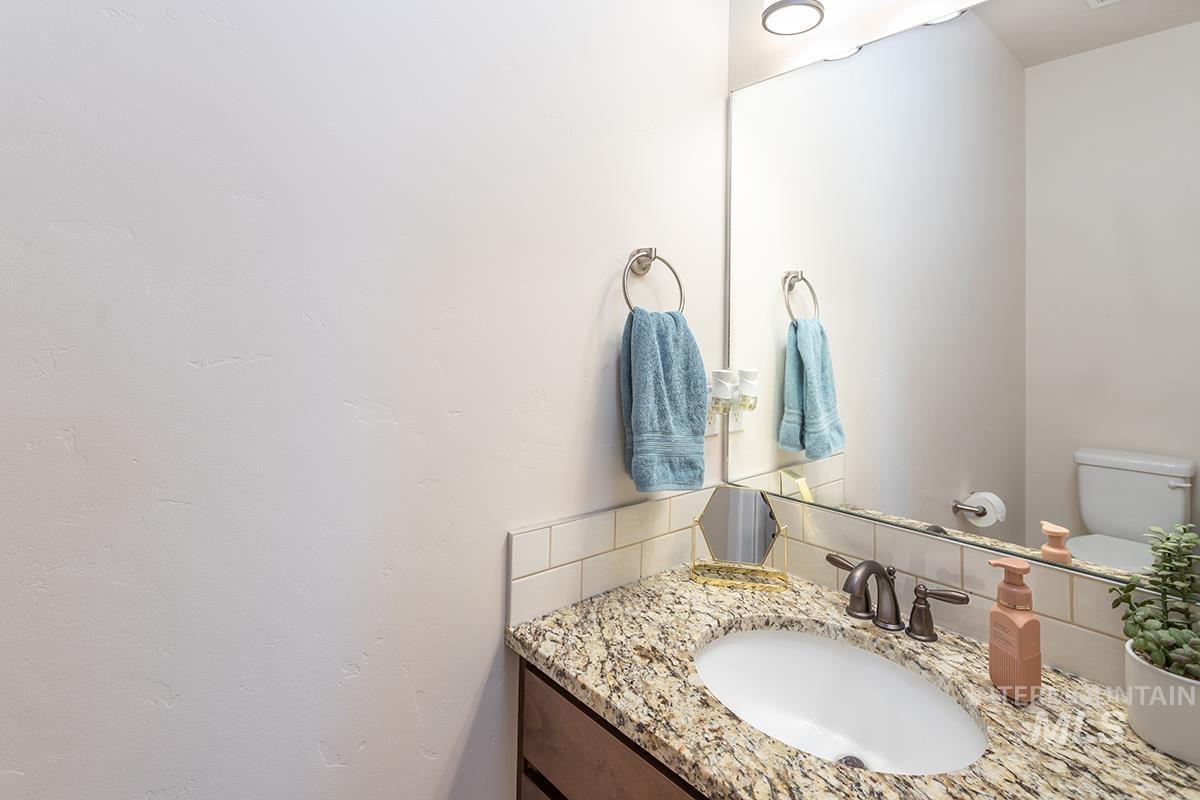 2701 N Summerbrook, Meridian, Idaho 83646, 4 Bedrooms, 2.5 Bathrooms, Residential For Sale, Price $449,900, 98948681