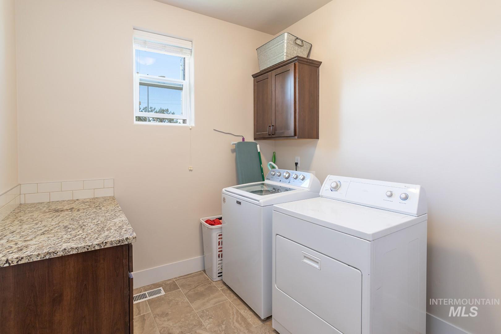 2701 N Summerbrook, Meridian, Idaho 83646, 4 Bedrooms, 2.5 Bathrooms, Residential For Sale, Price $449,900, 98948681