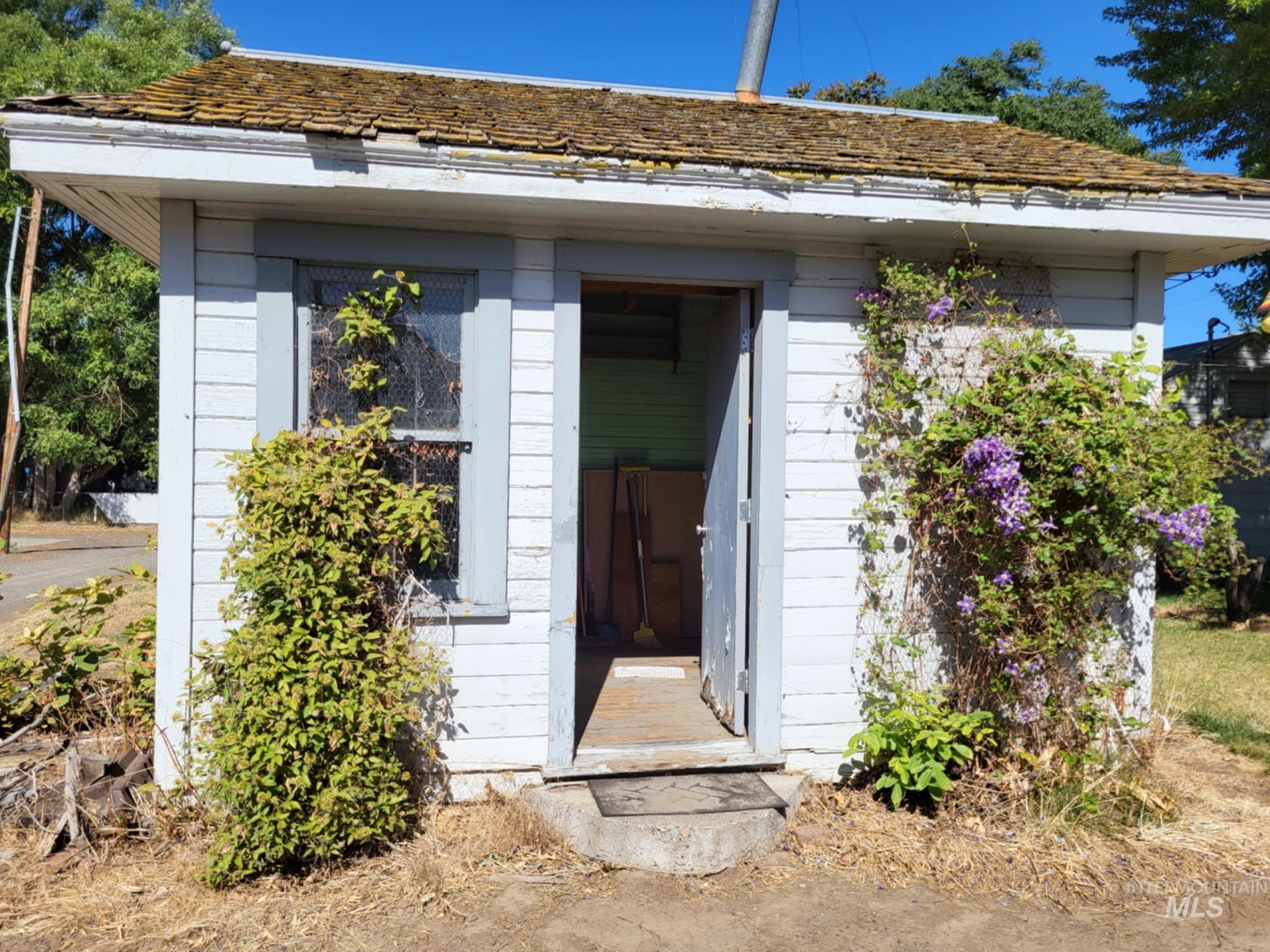 1792 Columbia St, Pomeroy, Washington 99347, 3 Bedrooms, 2 Bathrooms, Residential For Sale, Price $225,000, 98948779