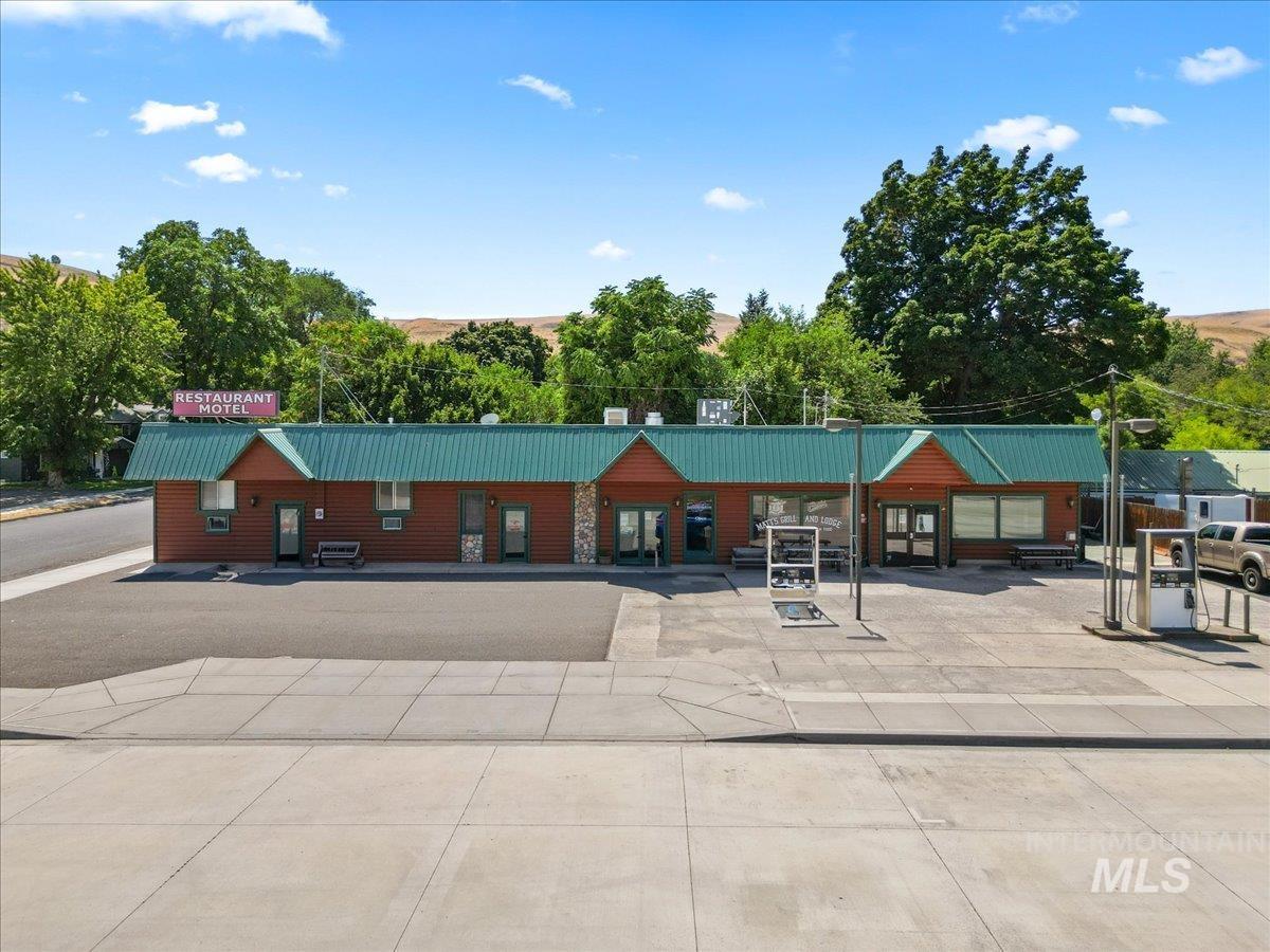 View of building exterior featuring uncovered parking