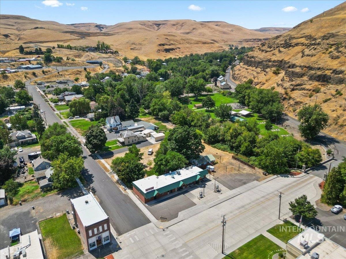 Aerial view of property and surrounding area featuring mountains