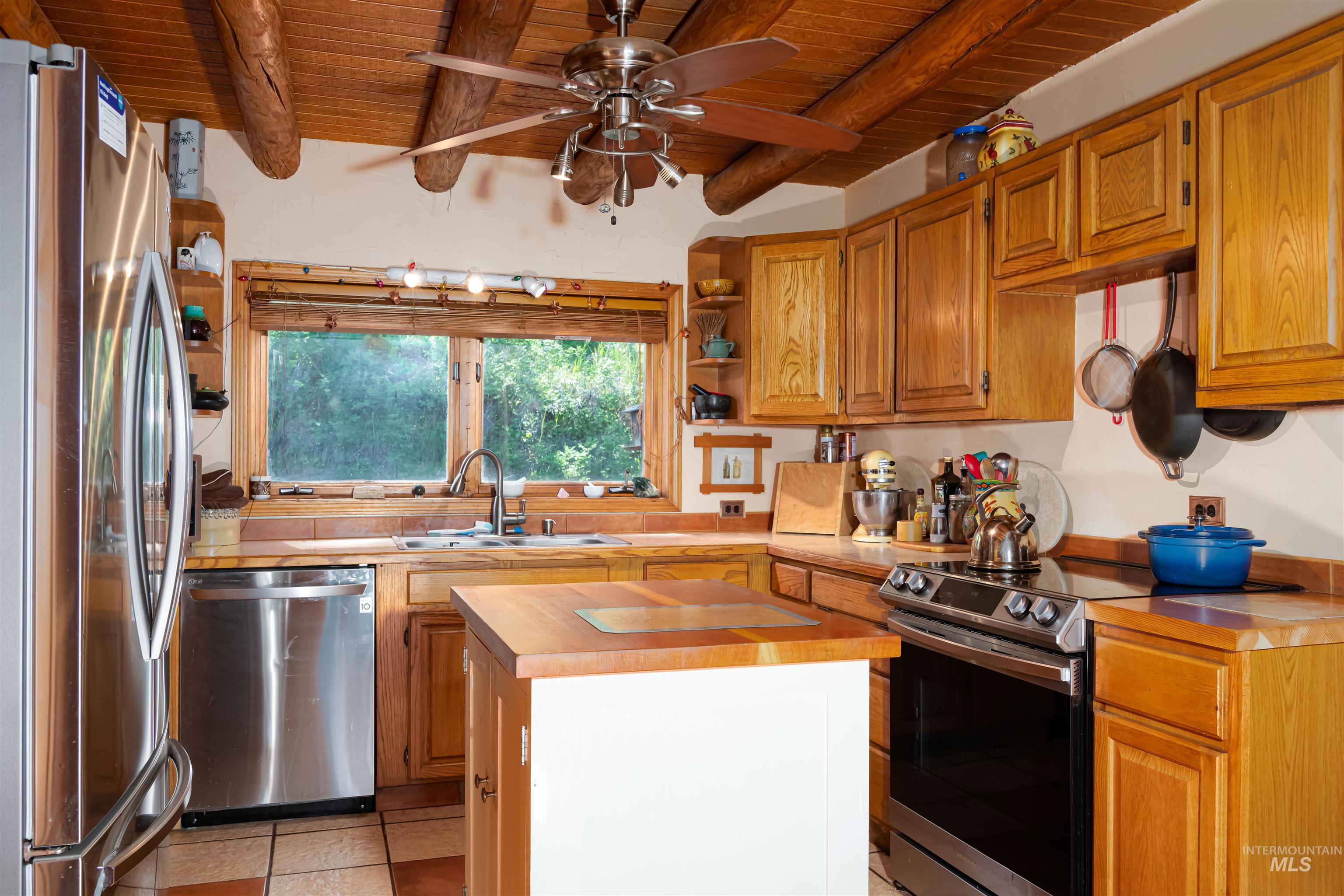 39055 Hilltop Ln, Lewiston, Idaho 83501, 3 Bedrooms, 2 Bathrooms, Residential For Sale, Price $495,000, 98948907