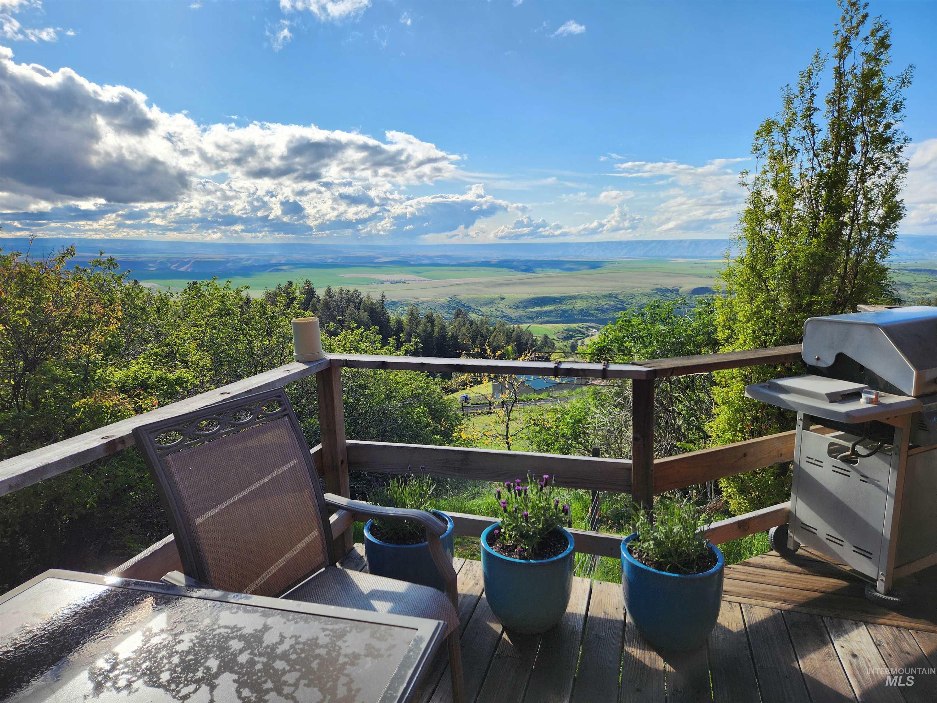 Balcony with grilling area