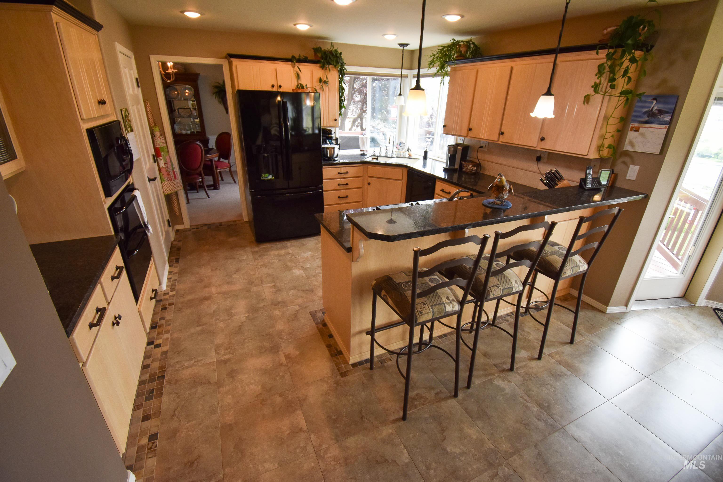 3725 Nicklaus Dr, Clarkston, Washington 99403, 5 Bedrooms, 4 Bathrooms, Residential For Sale, Price $794,000, 98949094