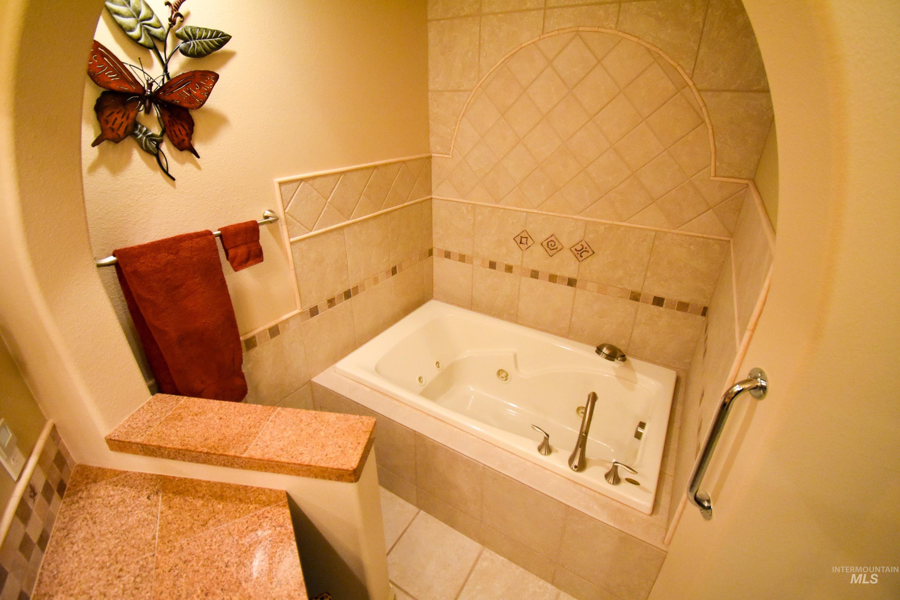 3725 Nicklaus Dr, Clarkston, Washington 99403, 5 Bedrooms, 4 Bathrooms, Residential For Sale, Price $794,000, 98949094