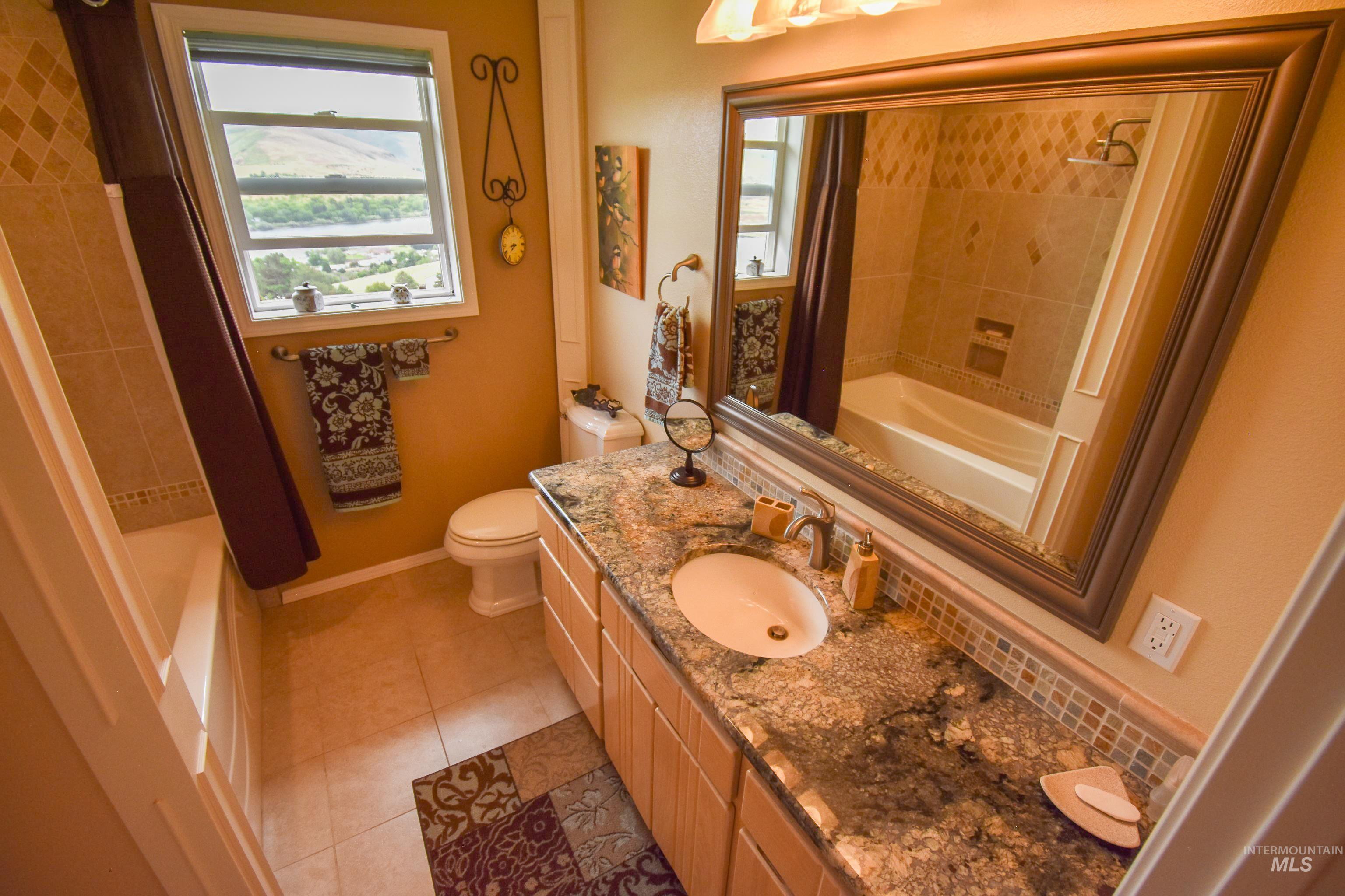 3725 Nicklaus Dr, Clarkston, Washington 99403, 5 Bedrooms, 4 Bathrooms, Residential For Sale, Price $794,000, 98949094