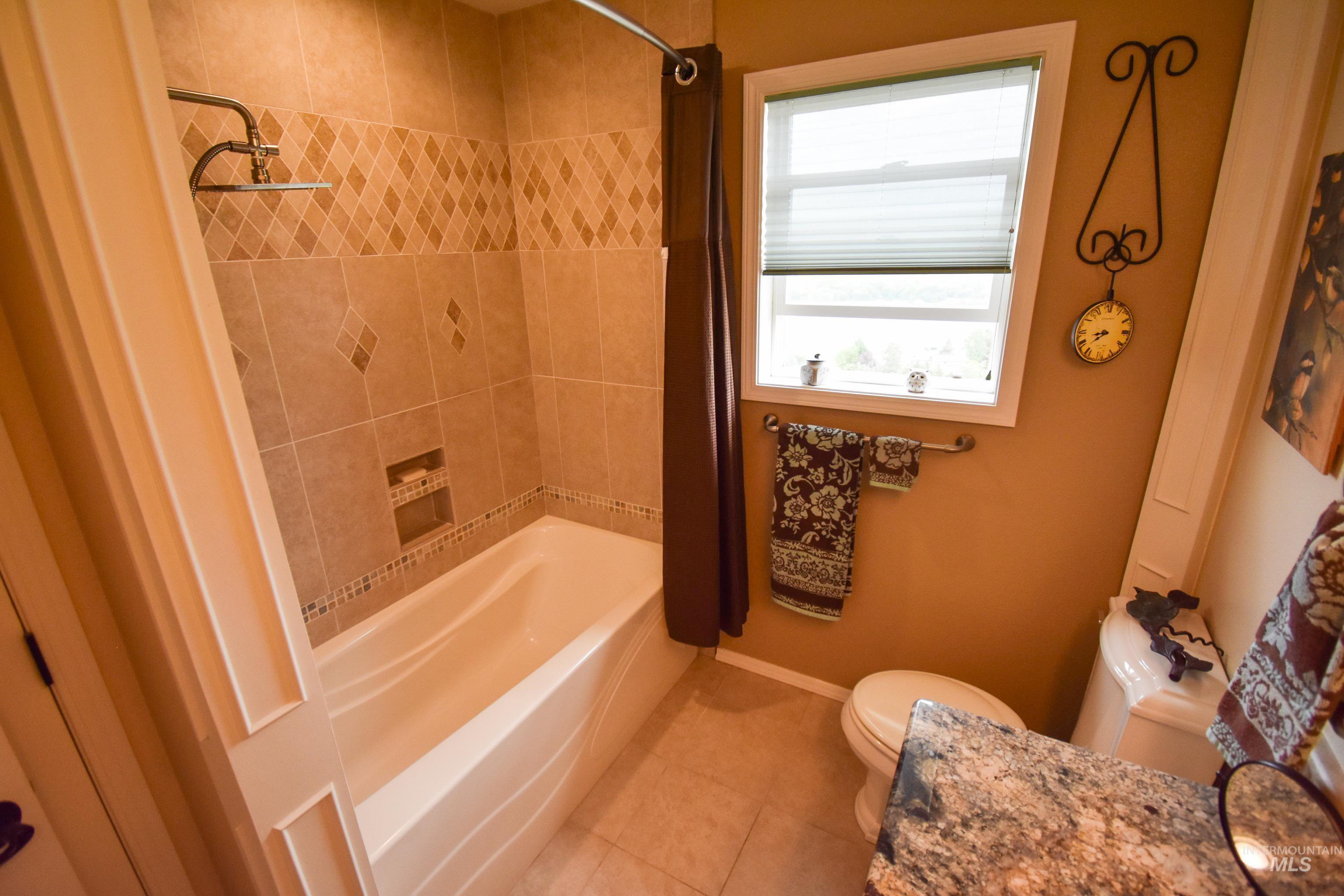 3725 Nicklaus Dr, Clarkston, Washington 99403, 5 Bedrooms, 4 Bathrooms, Residential For Sale, Price $794,000, 98949094