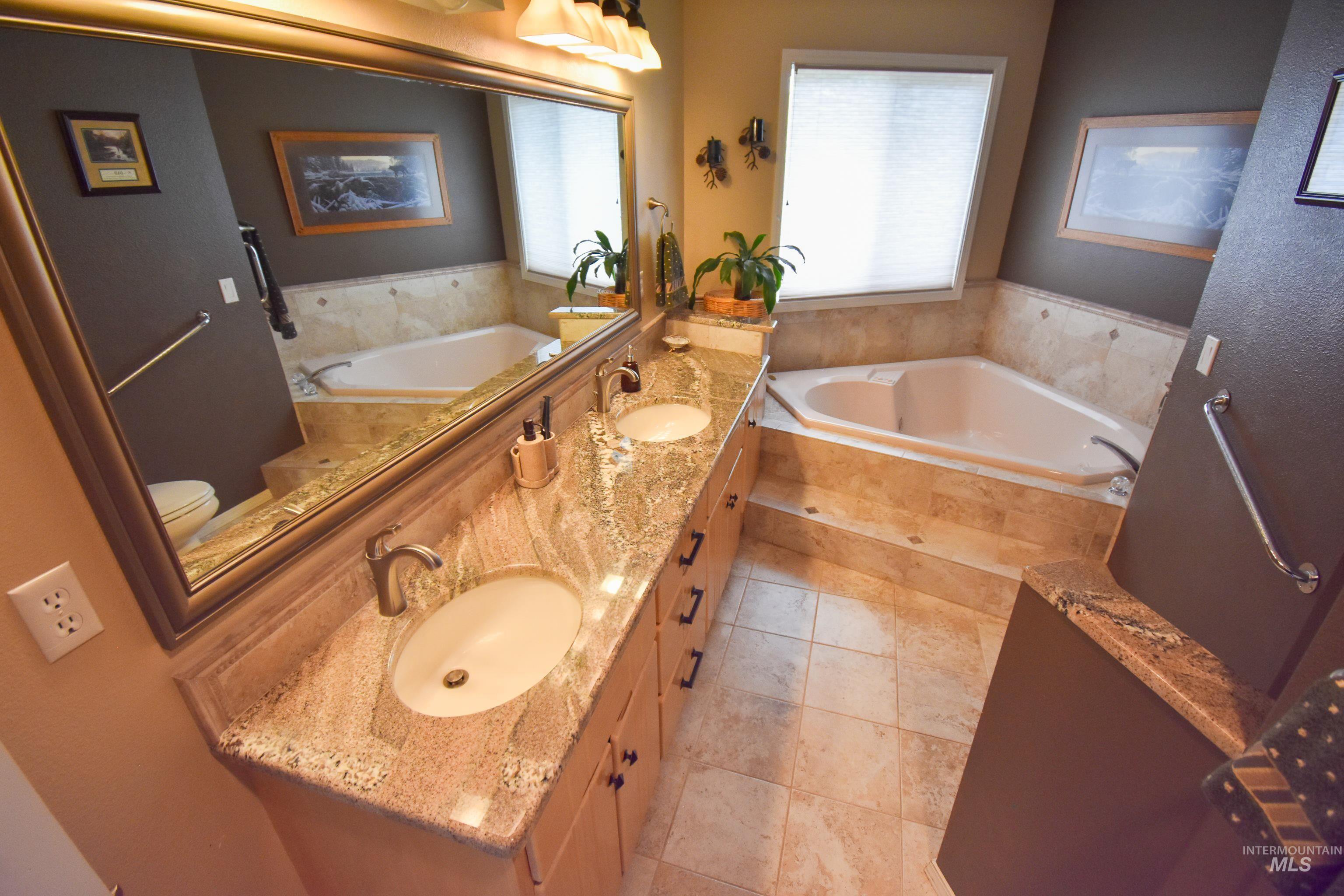 3725 Nicklaus Dr, Clarkston, Washington 99403, 5 Bedrooms, 4 Bathrooms, Residential For Sale, Price $794,000, 98949094