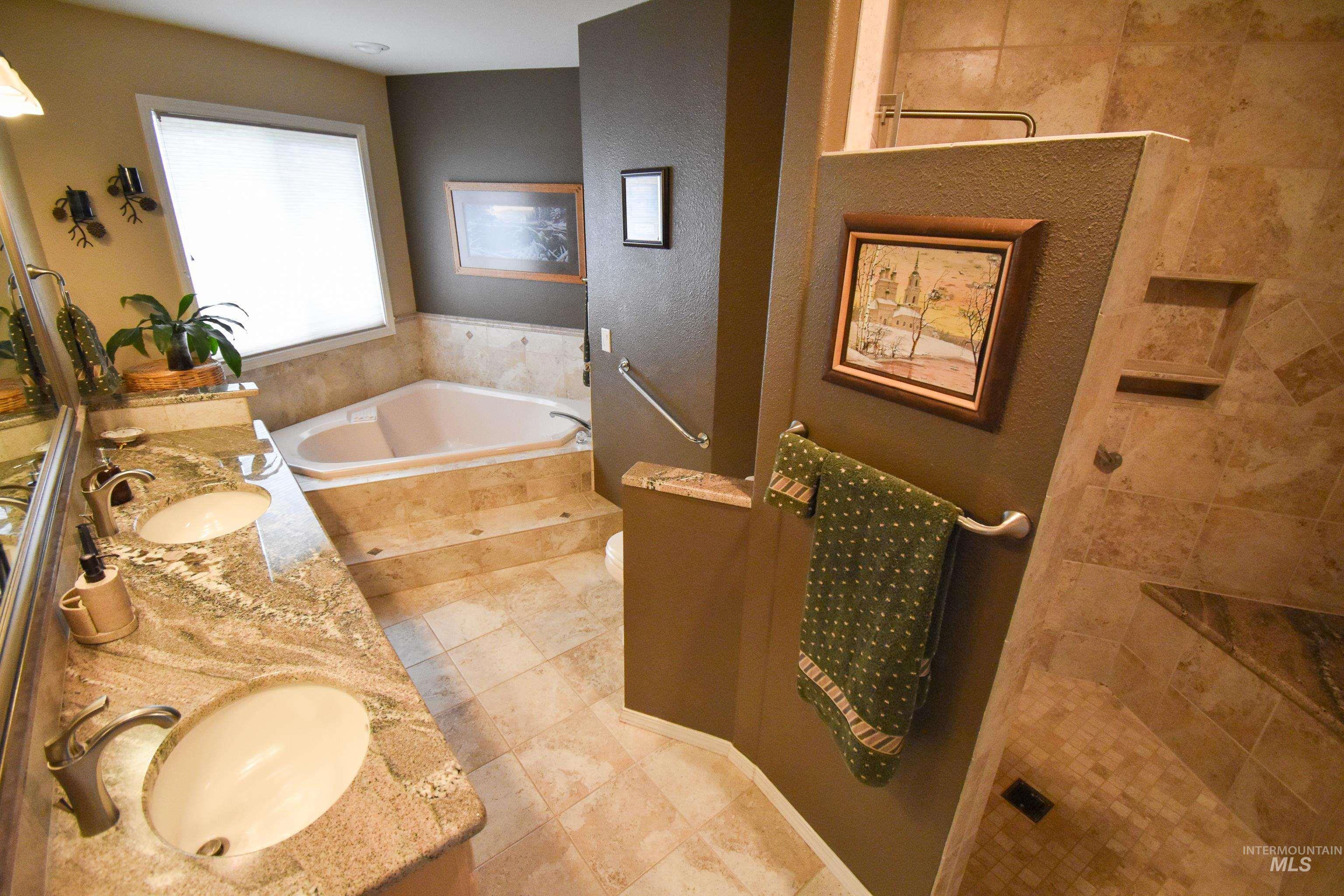 3725 Nicklaus Dr, Clarkston, Washington 99403, 5 Bedrooms, 4 Bathrooms, Residential For Sale, Price $794,000, 98949094