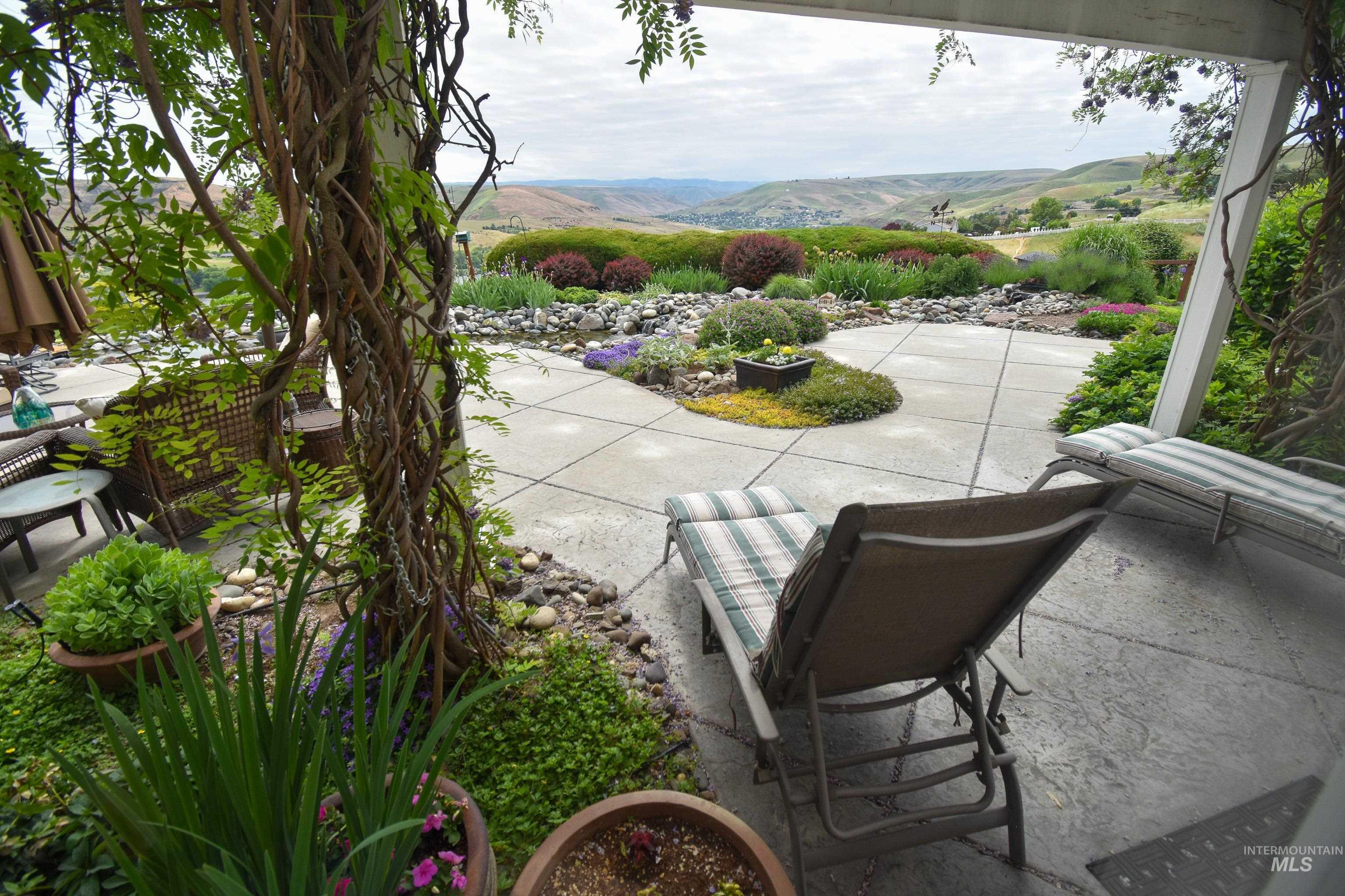 3725 Nicklaus Dr, Clarkston, Washington 99403, 5 Bedrooms, 4 Bathrooms, Residential For Sale, Price $794,000, 98949094