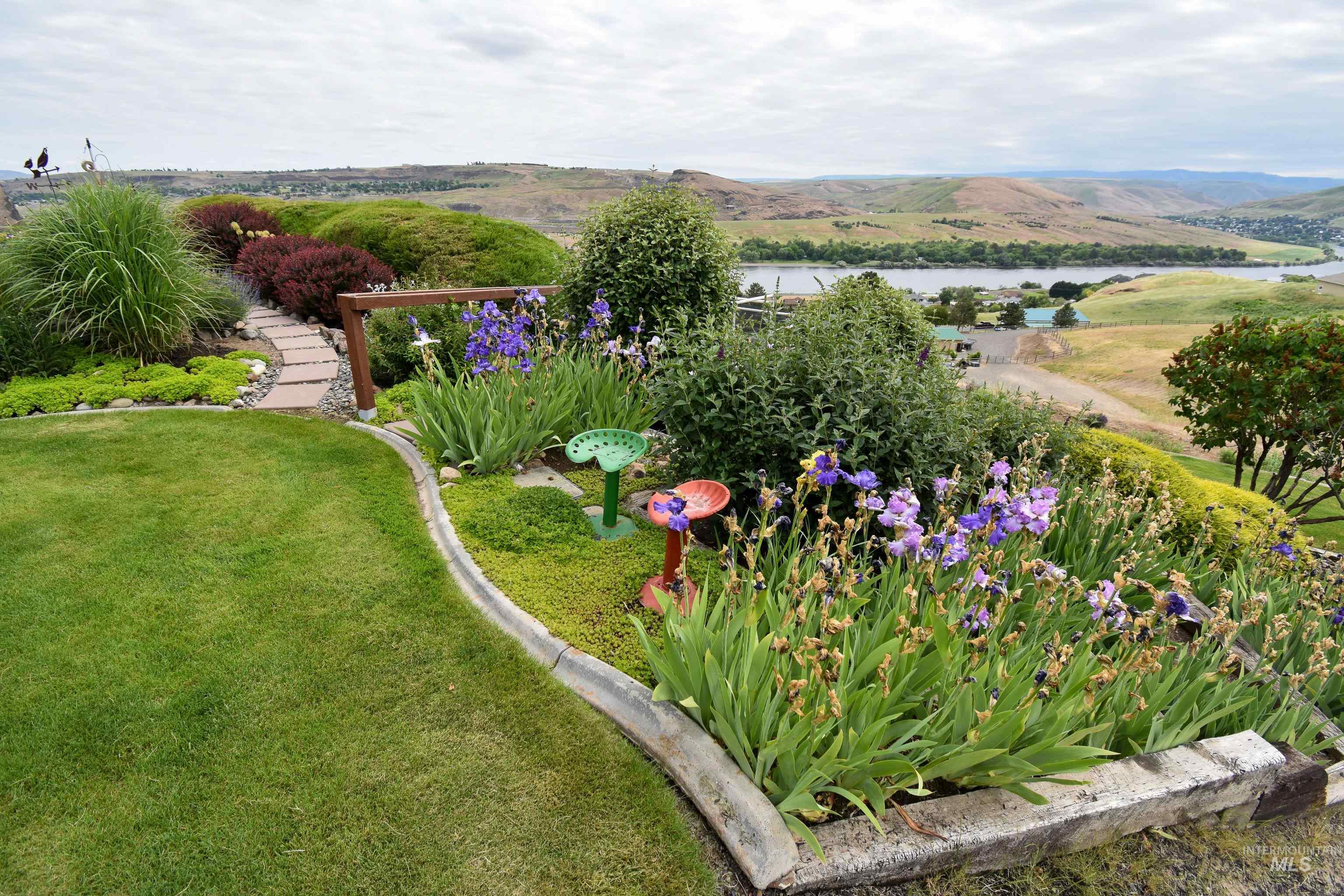 3725 Nicklaus Dr, Clarkston, Washington 99403, 5 Bedrooms, 4 Bathrooms, Residential For Sale, Price $794,000, 98949094