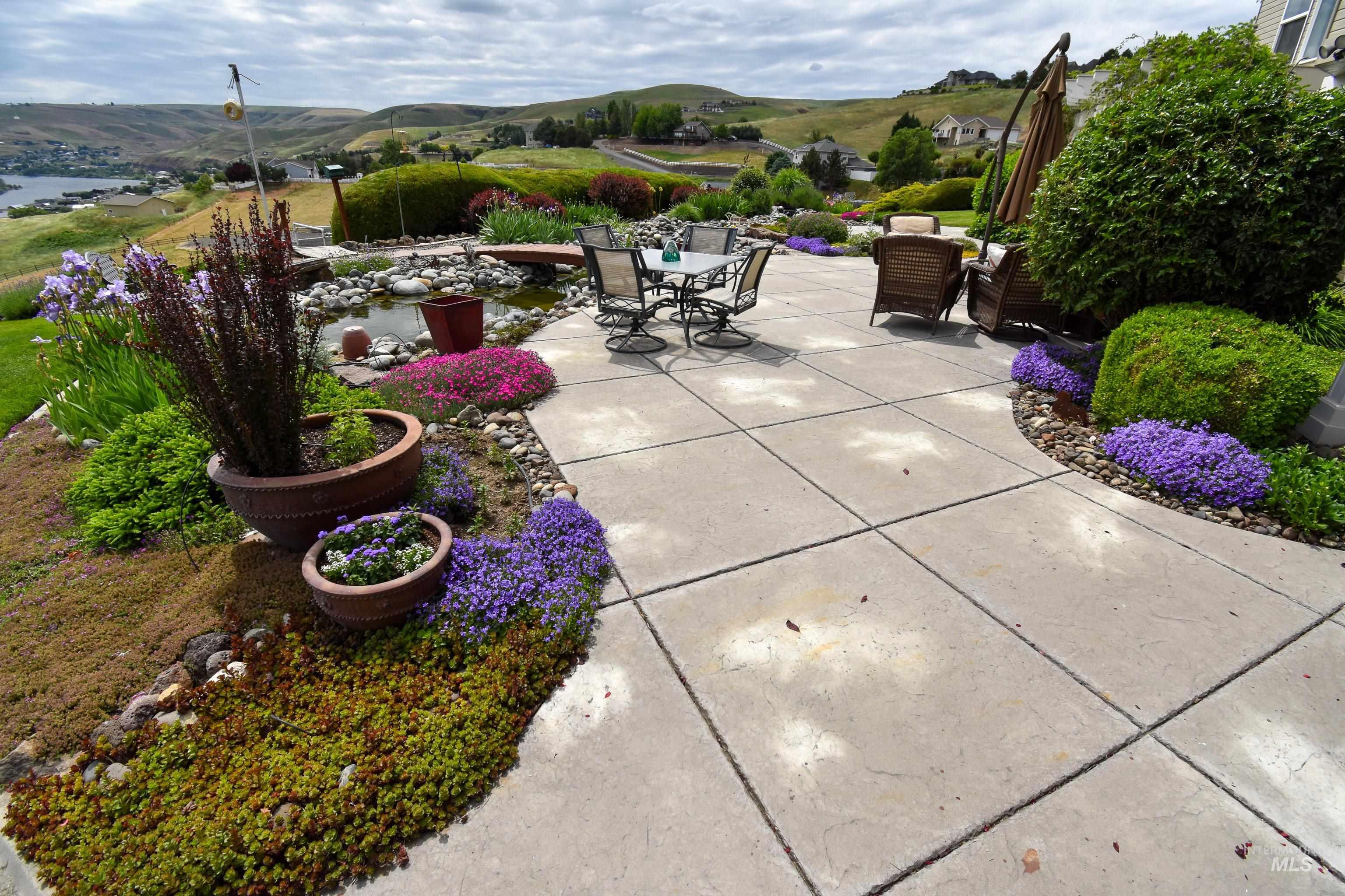 3725 Nicklaus Dr, Clarkston, Washington 99403, 5 Bedrooms, 4 Bathrooms, Residential For Sale, Price $794,000, 98949094