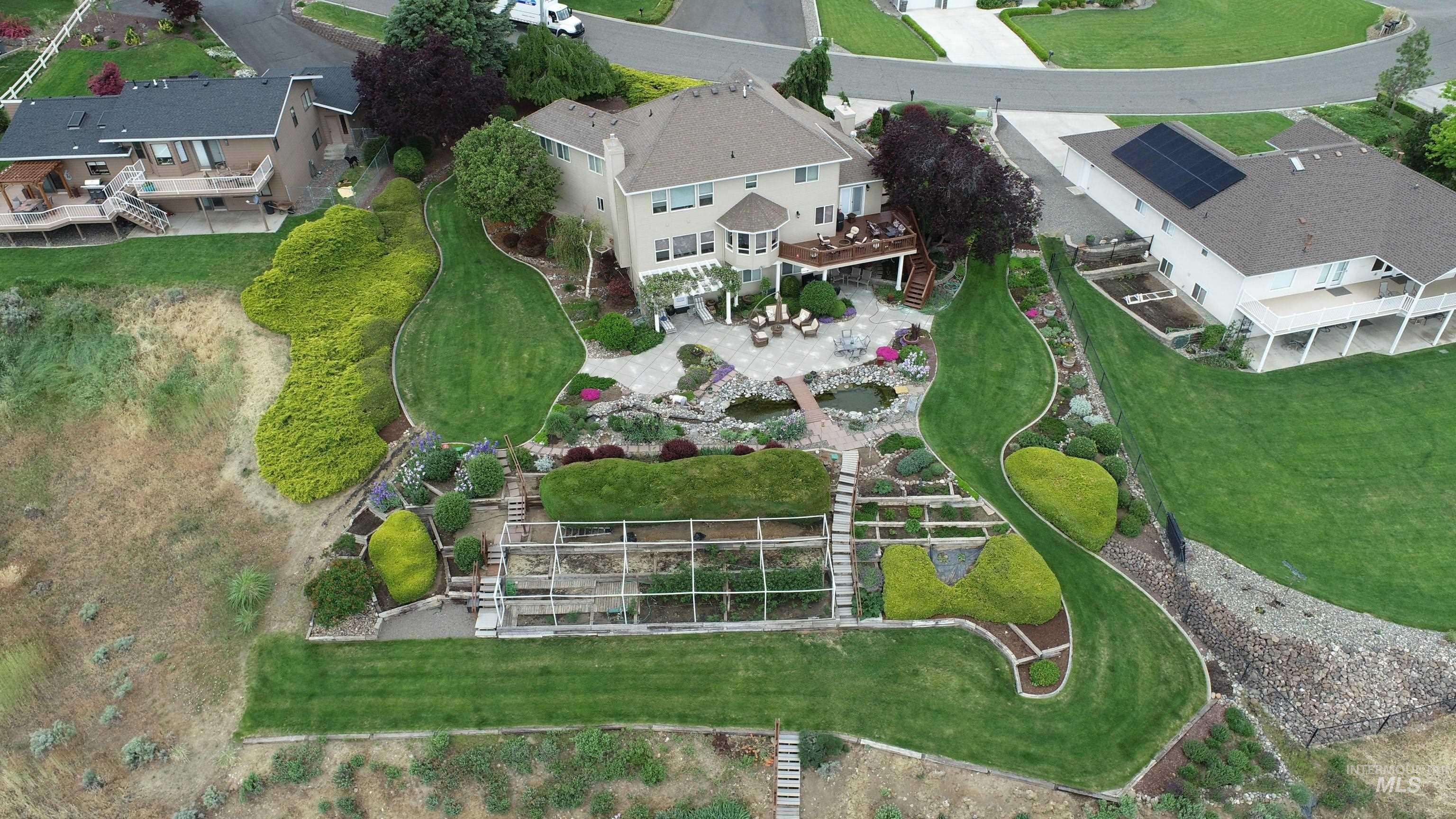 3725 Nicklaus Dr, Clarkston, Washington 99403, 5 Bedrooms, 4 Bathrooms, Residential For Sale, Price $794,000, 98949094