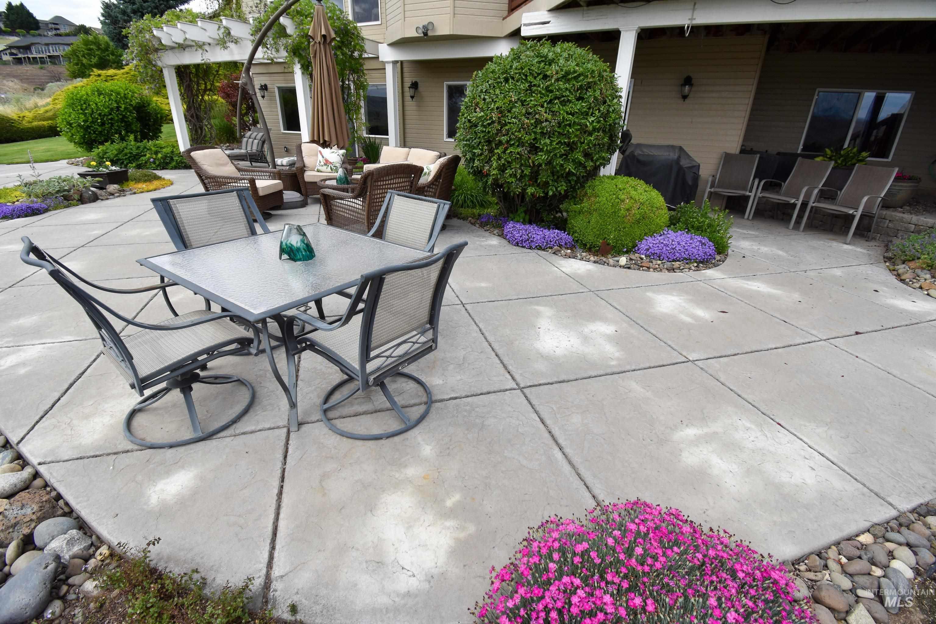 3725 Nicklaus Dr, Clarkston, Washington 99403, 5 Bedrooms, 4 Bathrooms, Residential For Sale, Price $794,000, 98949094