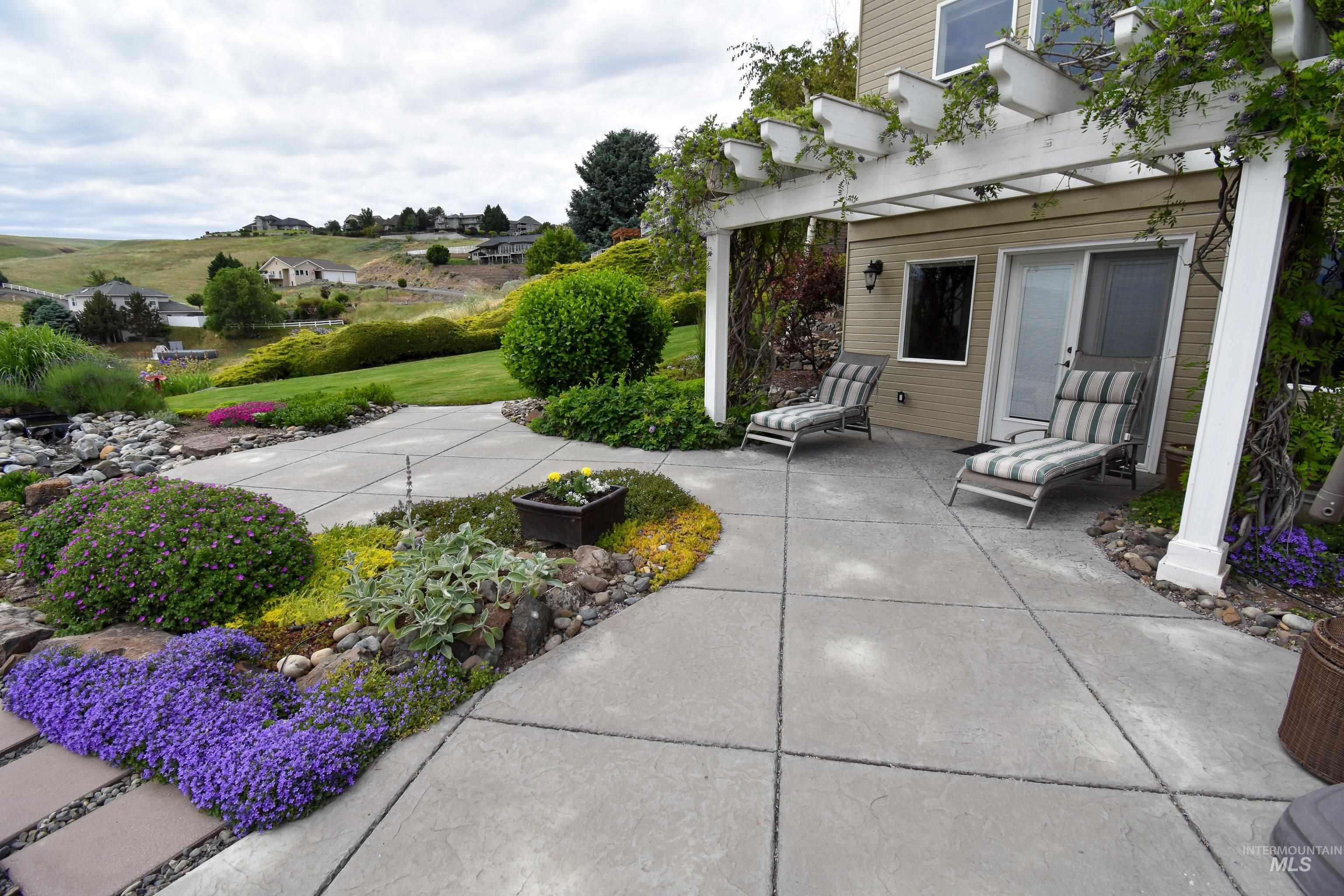 3725 Nicklaus Dr, Clarkston, Washington 99403, 5 Bedrooms, 4 Bathrooms, Residential For Sale, Price $794,000, 98949094