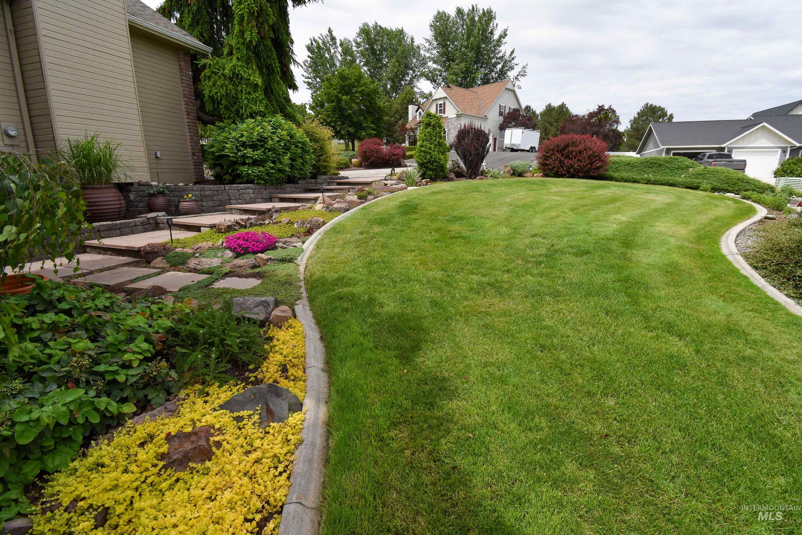 3725 Nicklaus Dr, Clarkston, Washington 99403, 5 Bedrooms, 4 Bathrooms, Residential For Sale, Price $794,000, 98949094