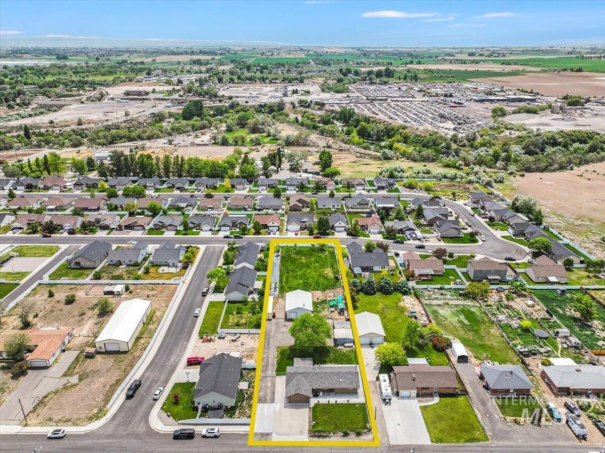 1011 Filer Ave W, Twin Falls, Idaho 83301, 3 Bedrooms, 3 Bathrooms, Residential For Sale, Price $665,000, 98949100