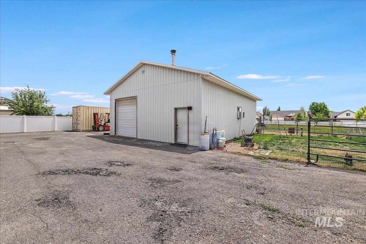 1011 Filer Ave W, Twin Falls, Idaho 83301, 3 Bedrooms, 3 Bathrooms, Residential For Sale, Price $665,000, 98949100