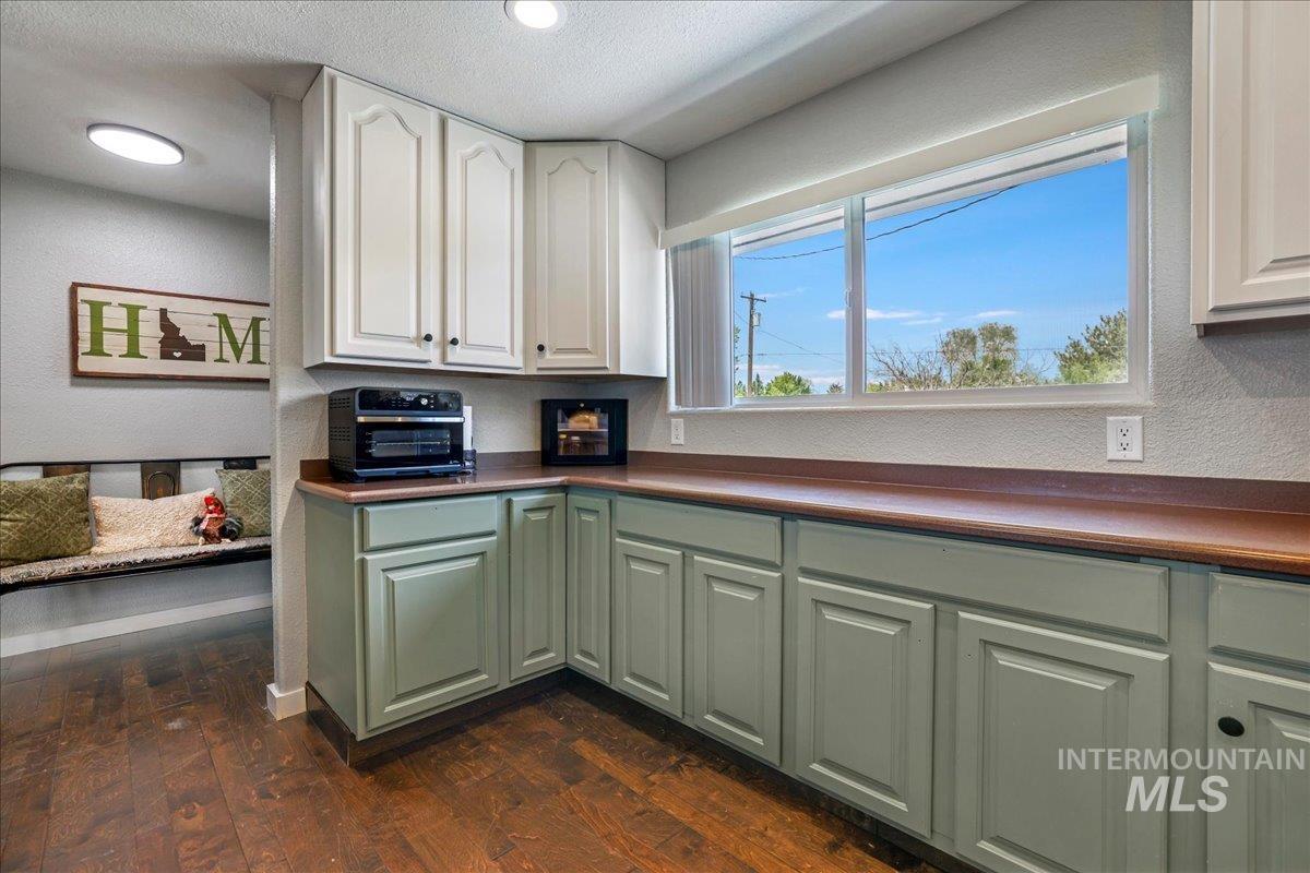 1011 Filer Ave W, Twin Falls, Idaho 83301, 3 Bedrooms, 3 Bathrooms, Residential For Sale, Price $665,000, 98949100