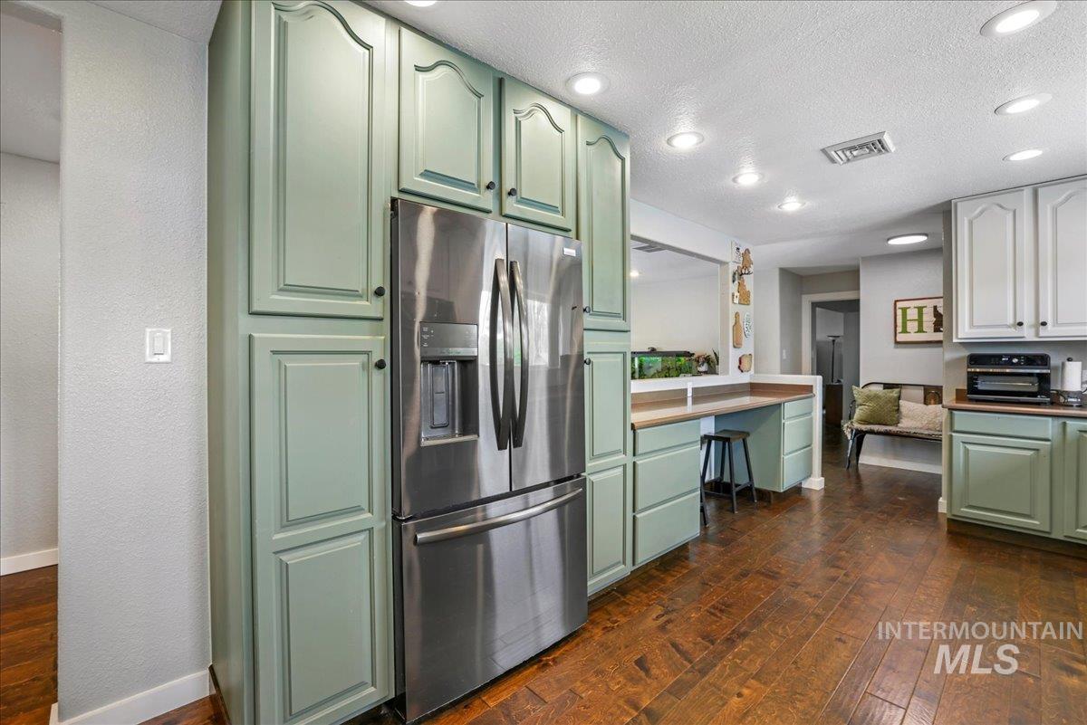 1011 Filer Ave W, Twin Falls, Idaho 83301, 3 Bedrooms, 3 Bathrooms, Residential For Sale, Price $665,000, 98949100