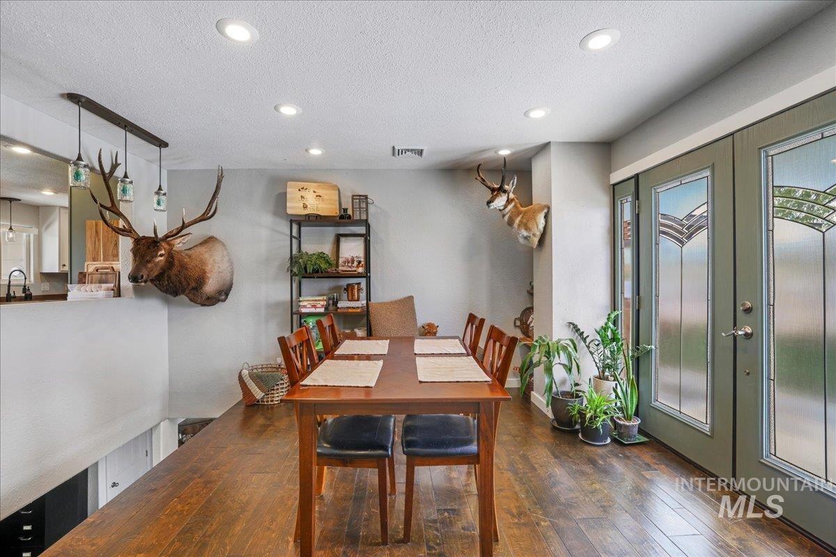 1011 Filer Ave W, Twin Falls, Idaho 83301, 3 Bedrooms, 3 Bathrooms, Residential For Sale, Price $665,000, 98949100