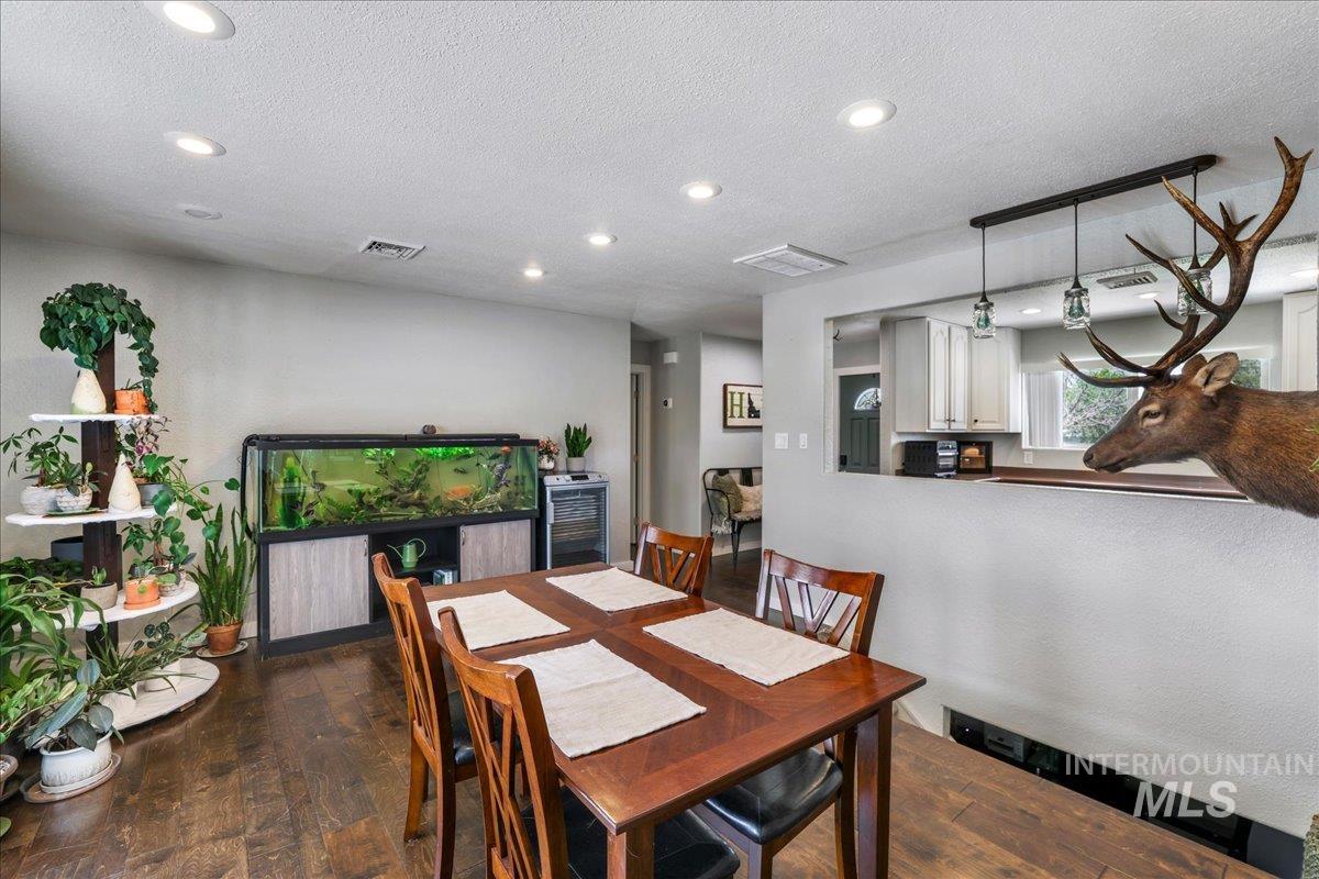 1011 Filer Ave W, Twin Falls, Idaho 83301, 3 Bedrooms, 3 Bathrooms, Residential For Sale, Price $665,000, 98949100