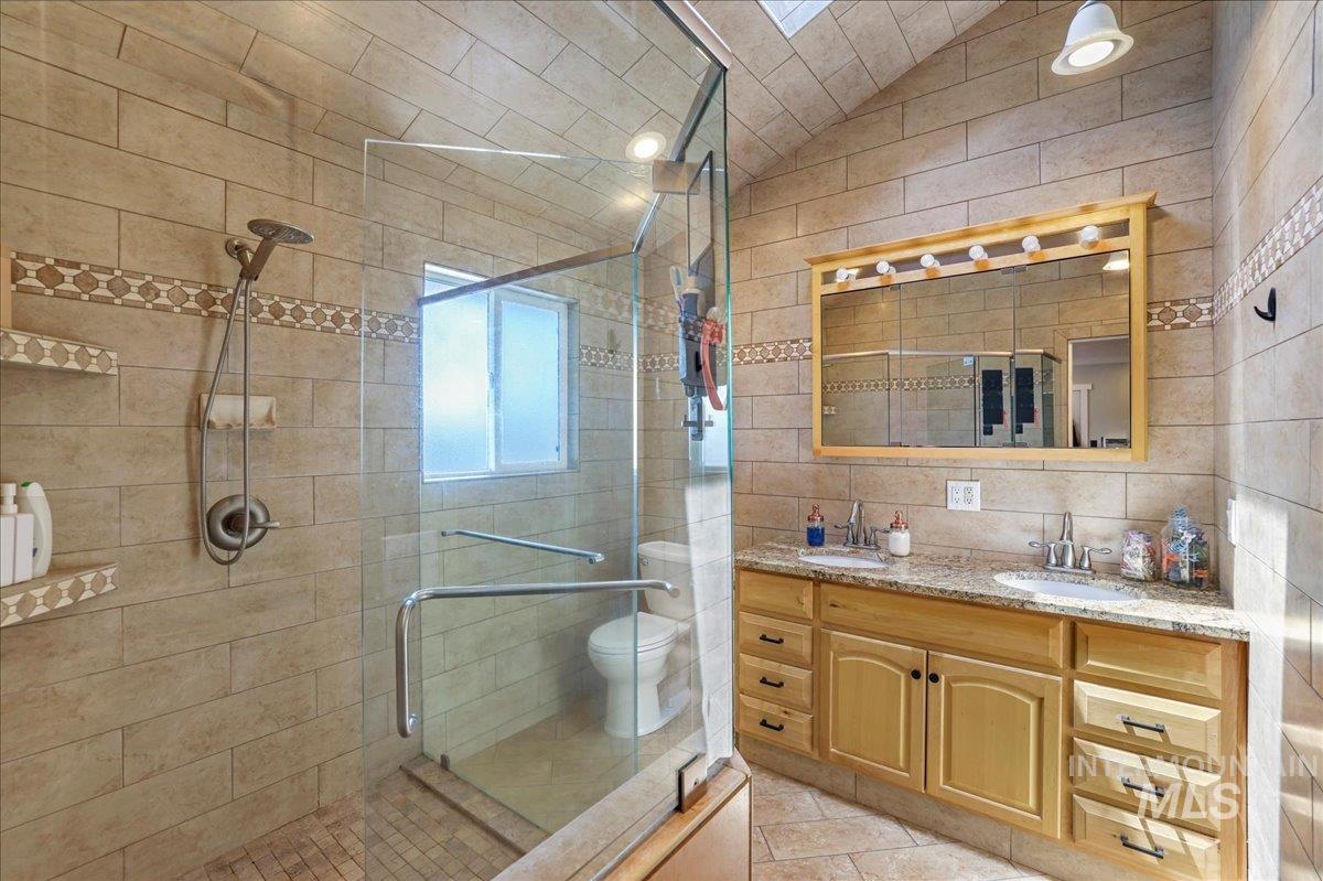 1011 Filer Ave W, Twin Falls, Idaho 83301, 3 Bedrooms, 3 Bathrooms, Residential For Sale, Price $665,000, 98949100