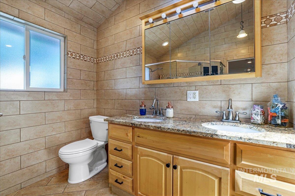 1011 Filer Ave W, Twin Falls, Idaho 83301, 3 Bedrooms, 3 Bathrooms, Residential For Sale, Price $665,000, 98949100