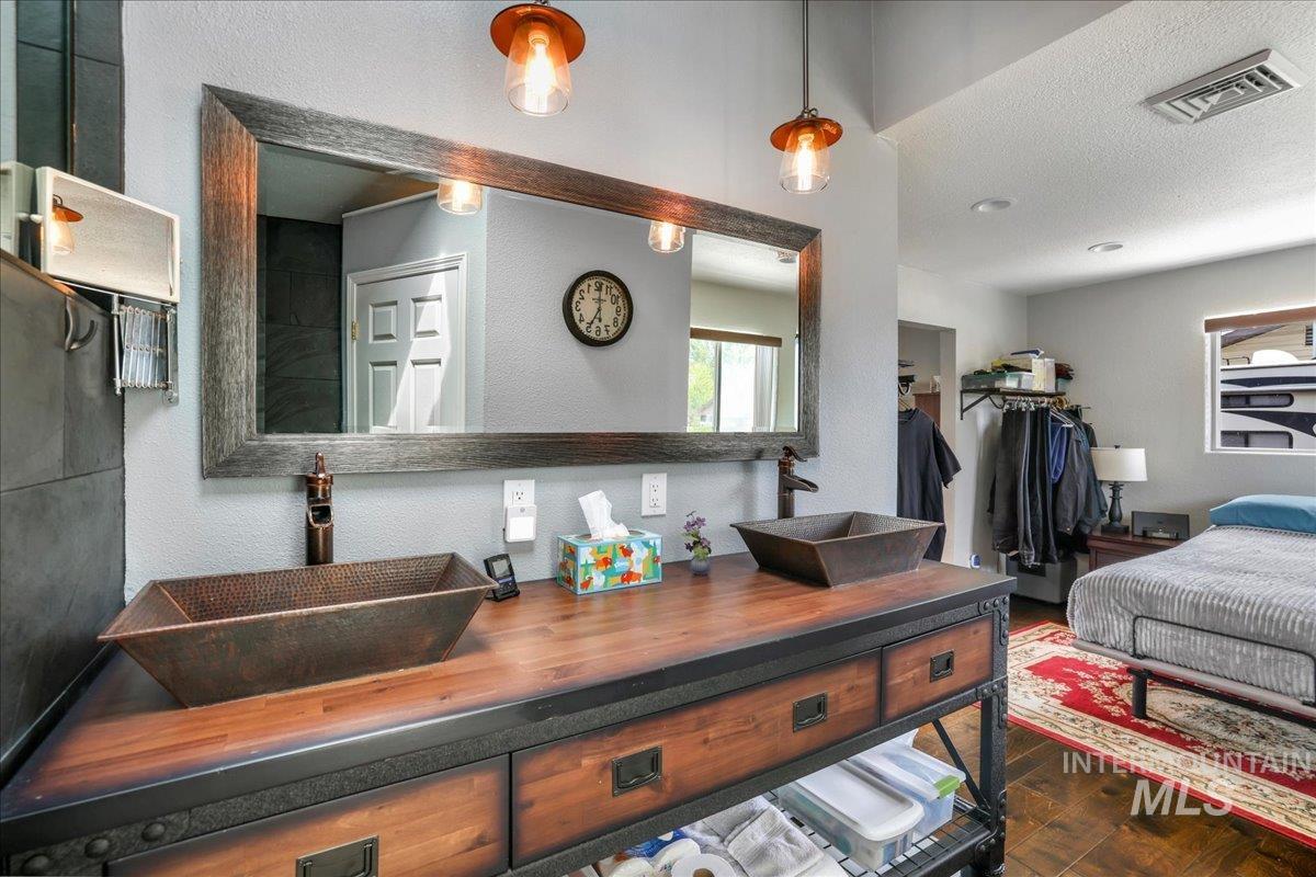 1011 Filer Ave W, Twin Falls, Idaho 83301, 3 Bedrooms, 3 Bathrooms, Residential For Sale, Price $665,000, 98949100